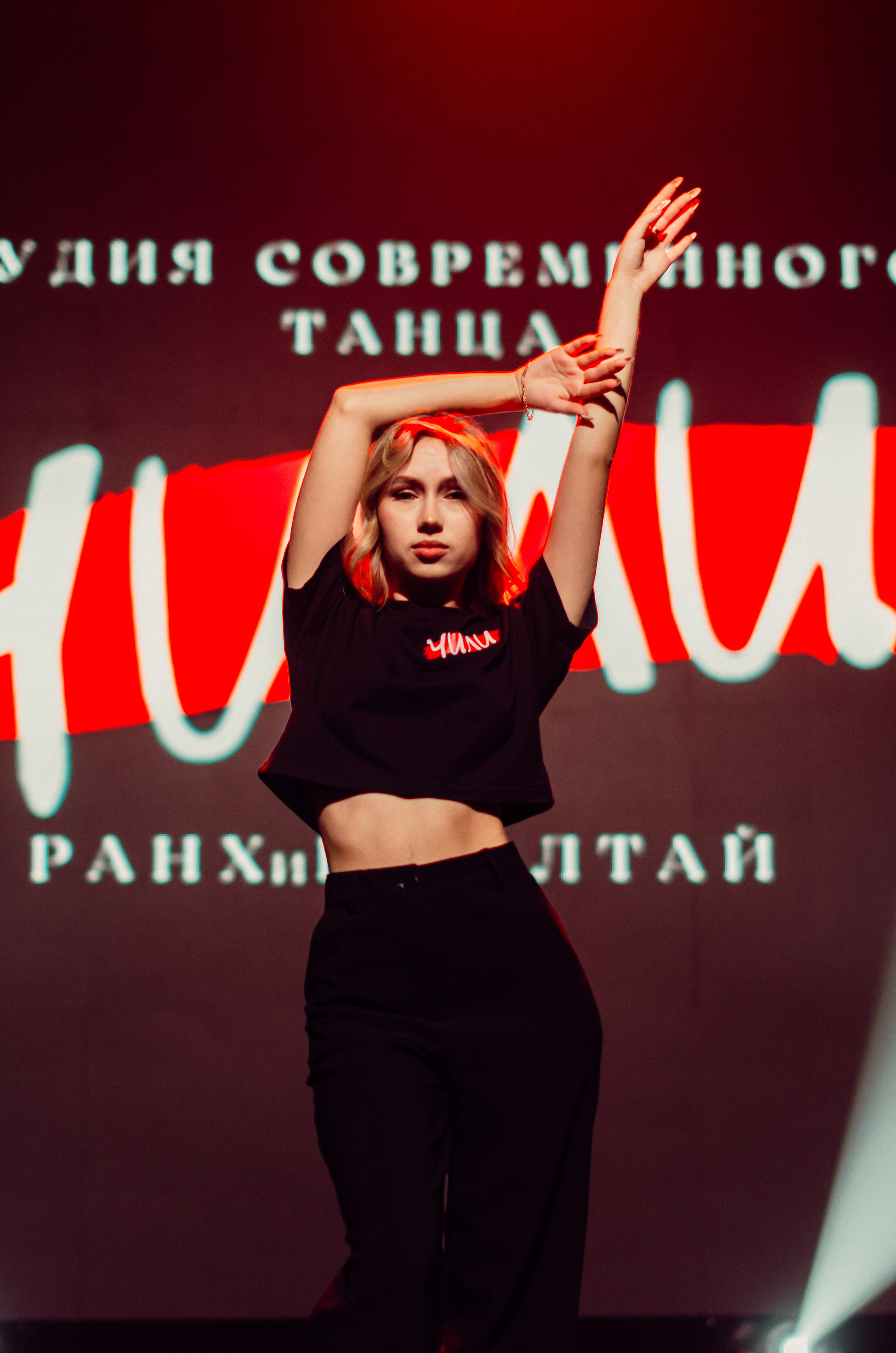 Групповая фотосъемка танцевального коллектива. Денисова Аля — фотограф для парных съемок и индивидуальных историй в Барнауле