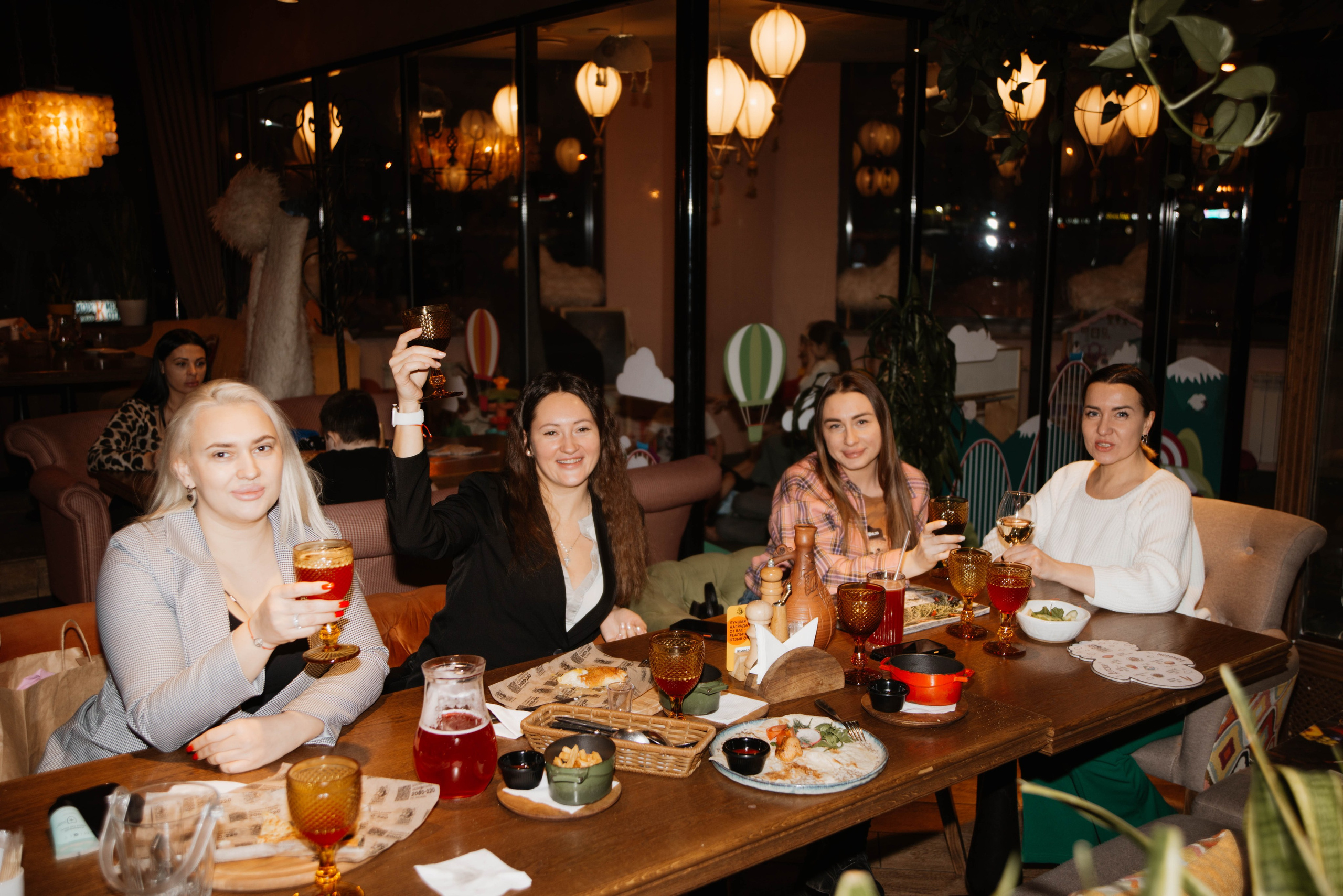 День рождения ресторана «Пряный Барашек». Ксения Glossa. Портретный и репортажный фотограф в Самаре