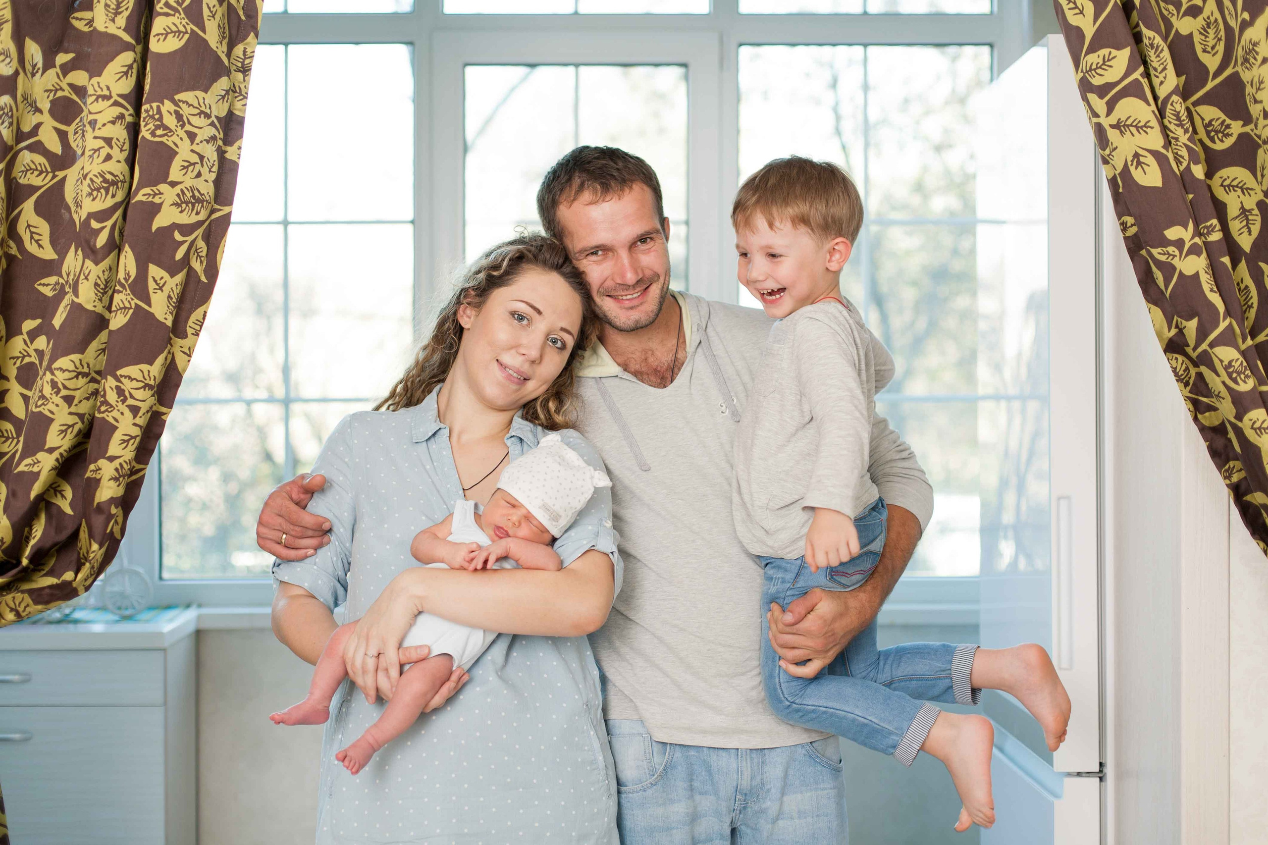 Семейная фотосессия. Фотостудия Алматы. Фотосъемка Алматы. Фотосессия Алматы. Фотокурсы. Обучение фотографии. Аренда студии