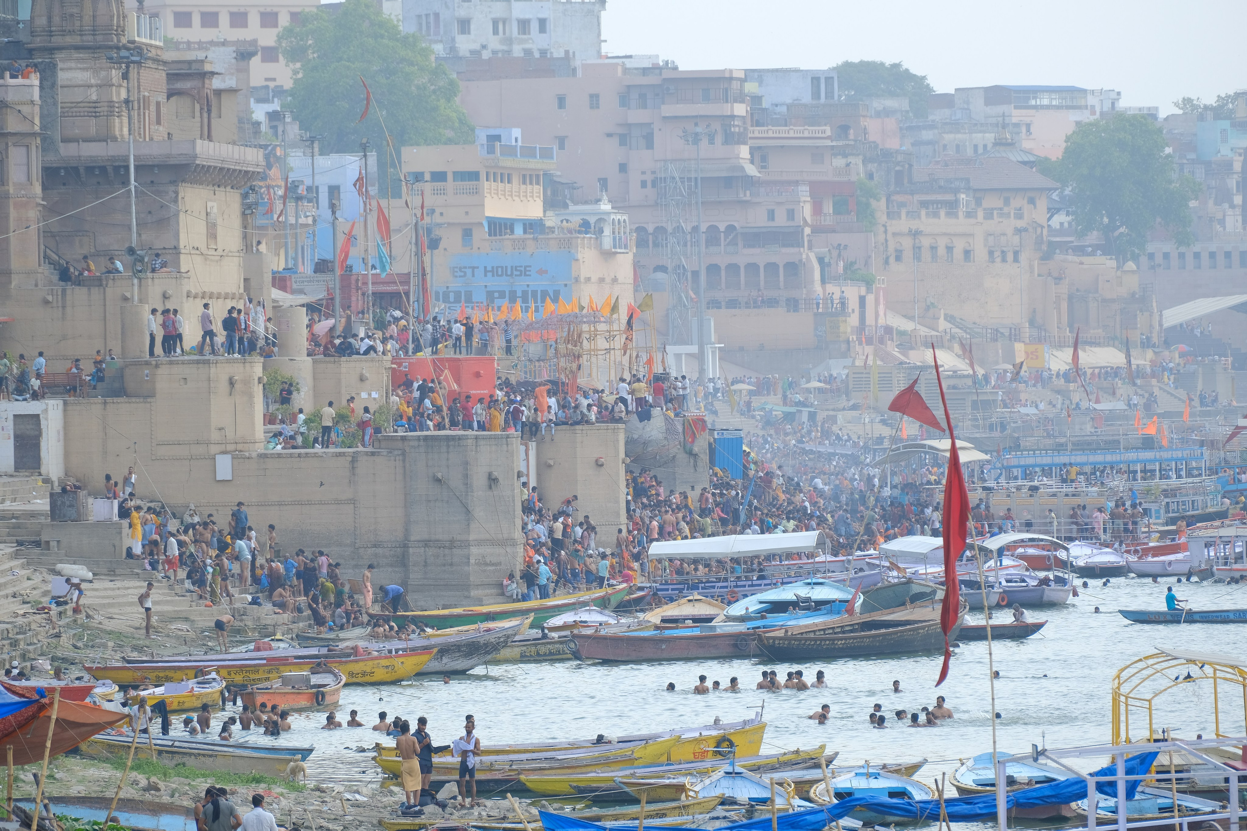 VARANASI. Https://www.instagram.com/paparrazzio