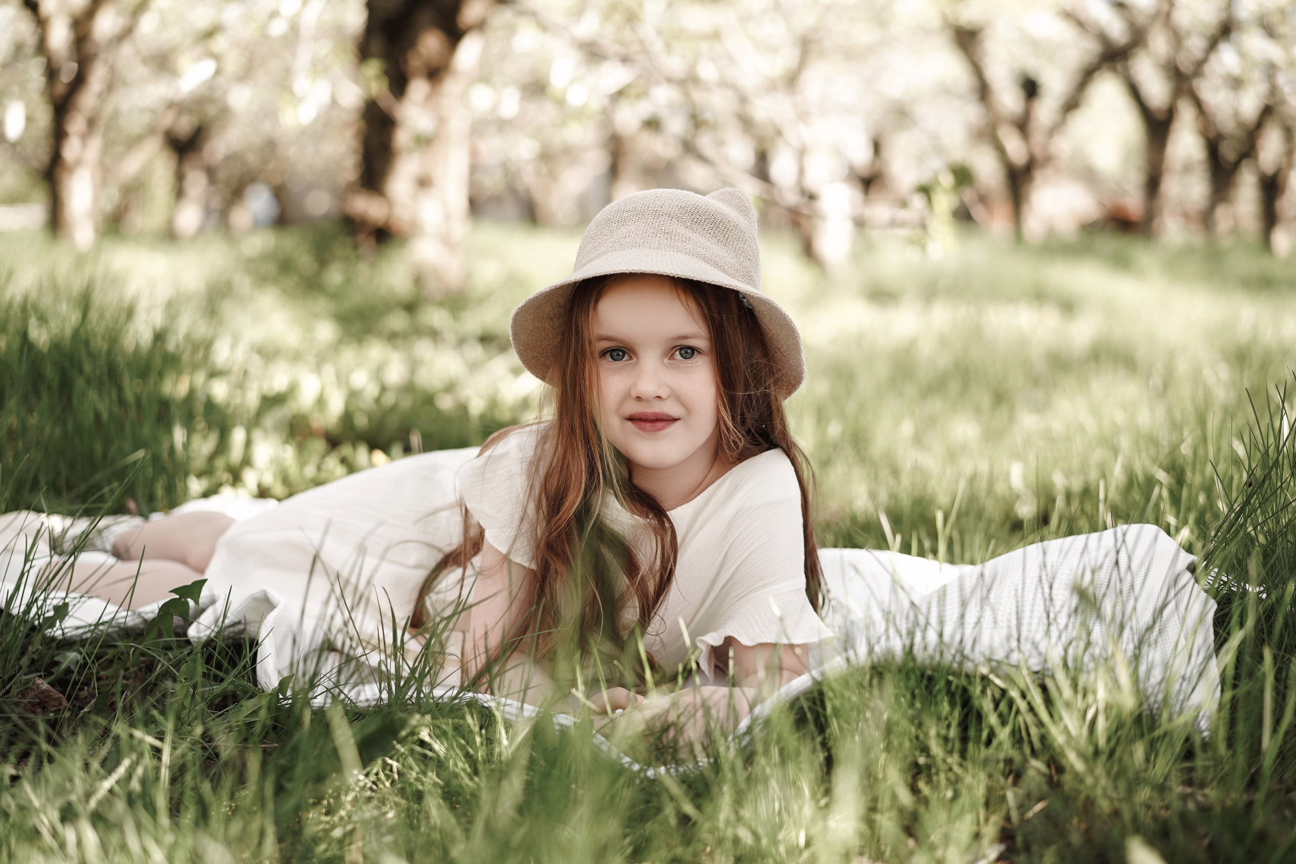 Семейная фотосессия на цветущих садах. Свадебный фотограф в Ростове-на-Дону. Таинство Крещения и Венчания, семейные фотосессии. Алёна Чёботова