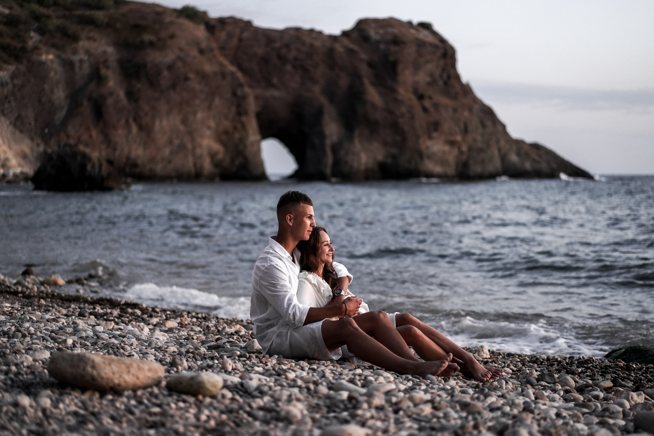 Матвей и Софья на фотосессии дикого пляжа Грот Дианы в Крыму. Свадебный фотограф в Ростове-на-Дону. Таинство Крещения и Венчания, семейные фотосессии. Алёна Чёботова