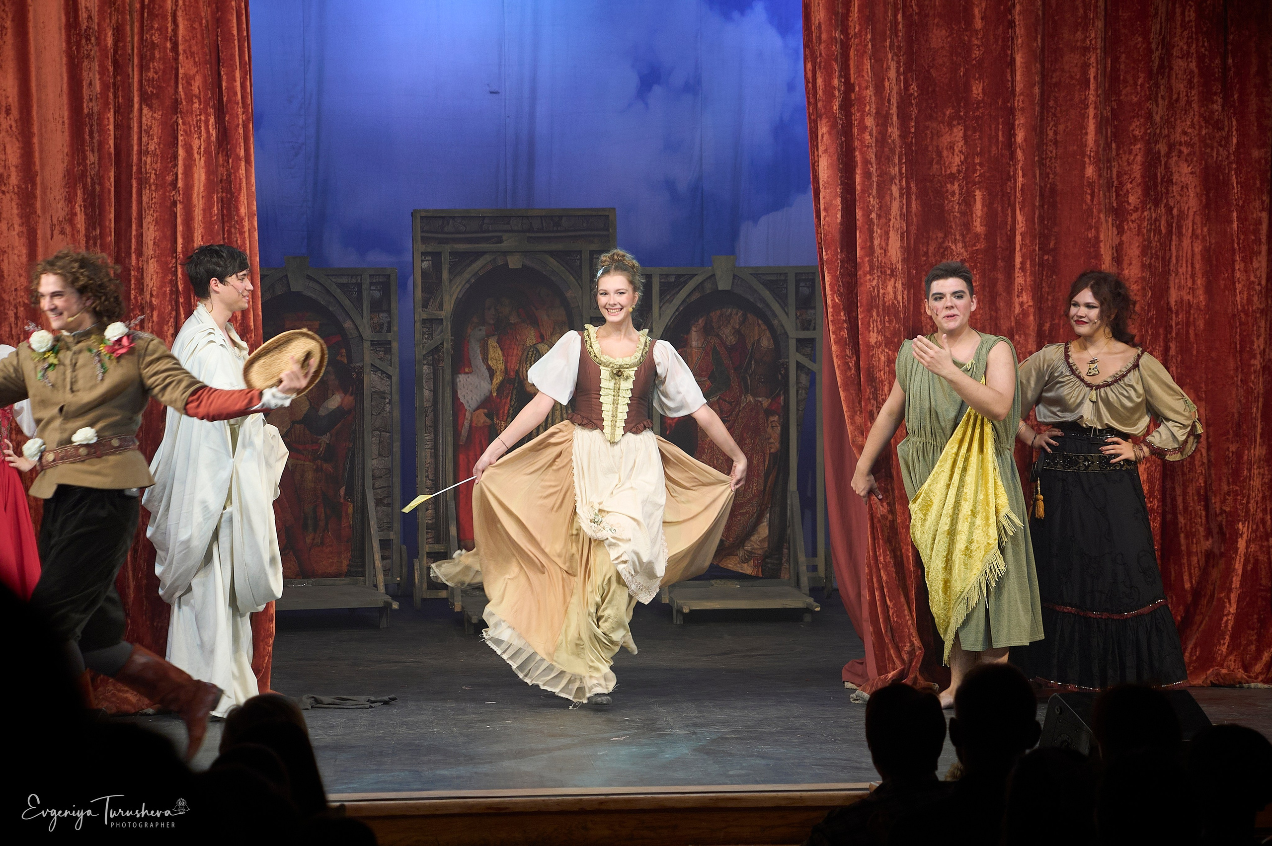 Дипломный спектакль «Пропуск в рай». Фотограф Евгения Турушева