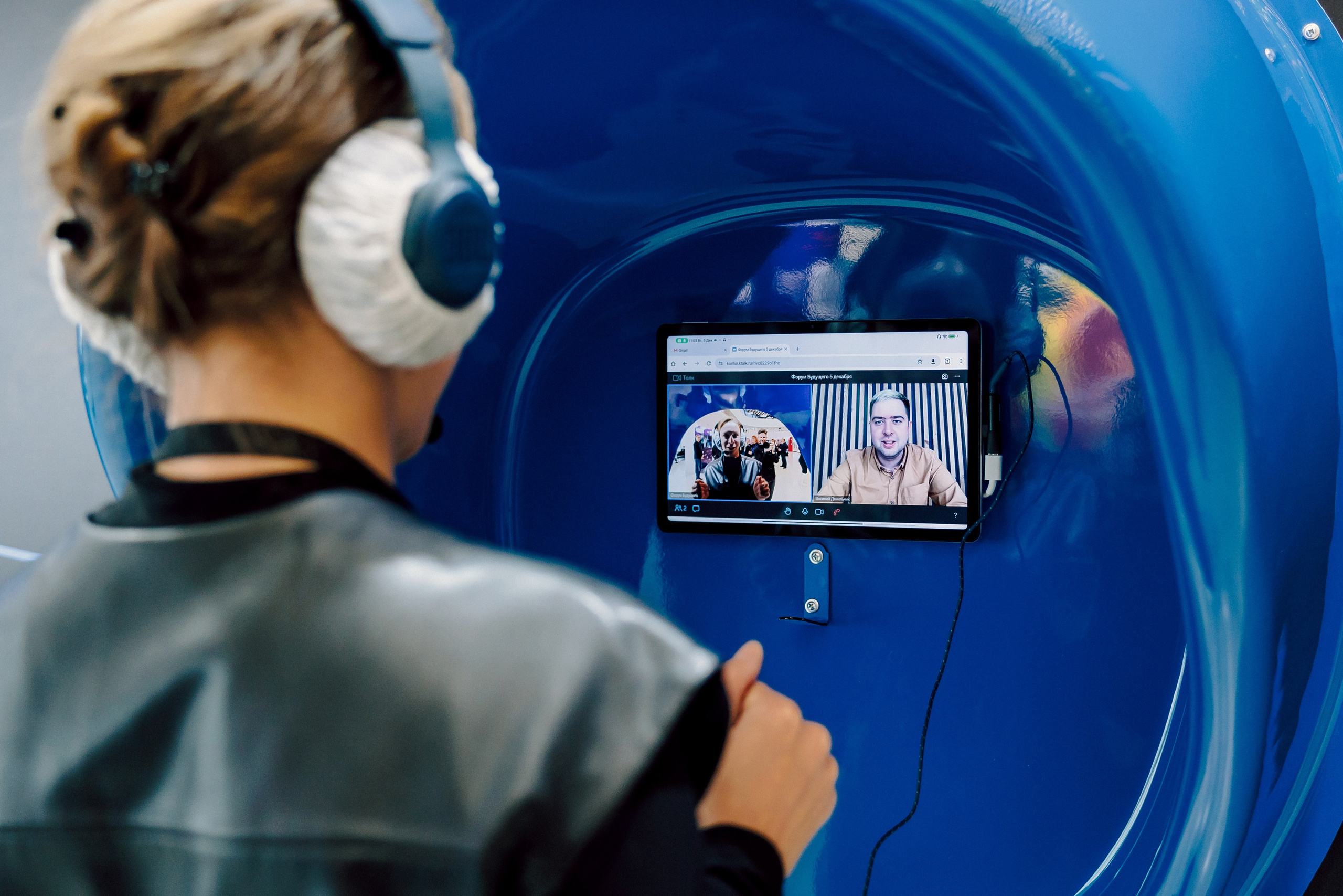 СКБ Контур — Форум будущего — Стенд. Лёшка Варзегов — фотограф