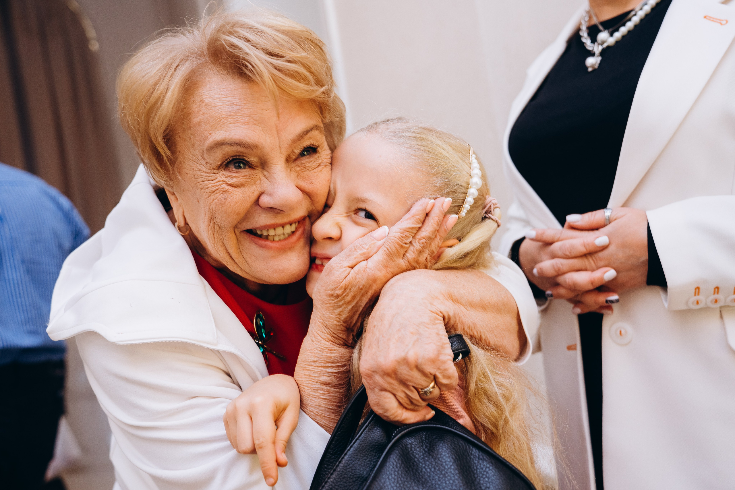 Свадебные фотографии в Москве — естественные и живые кадры от фотографа с большим опытом работы.