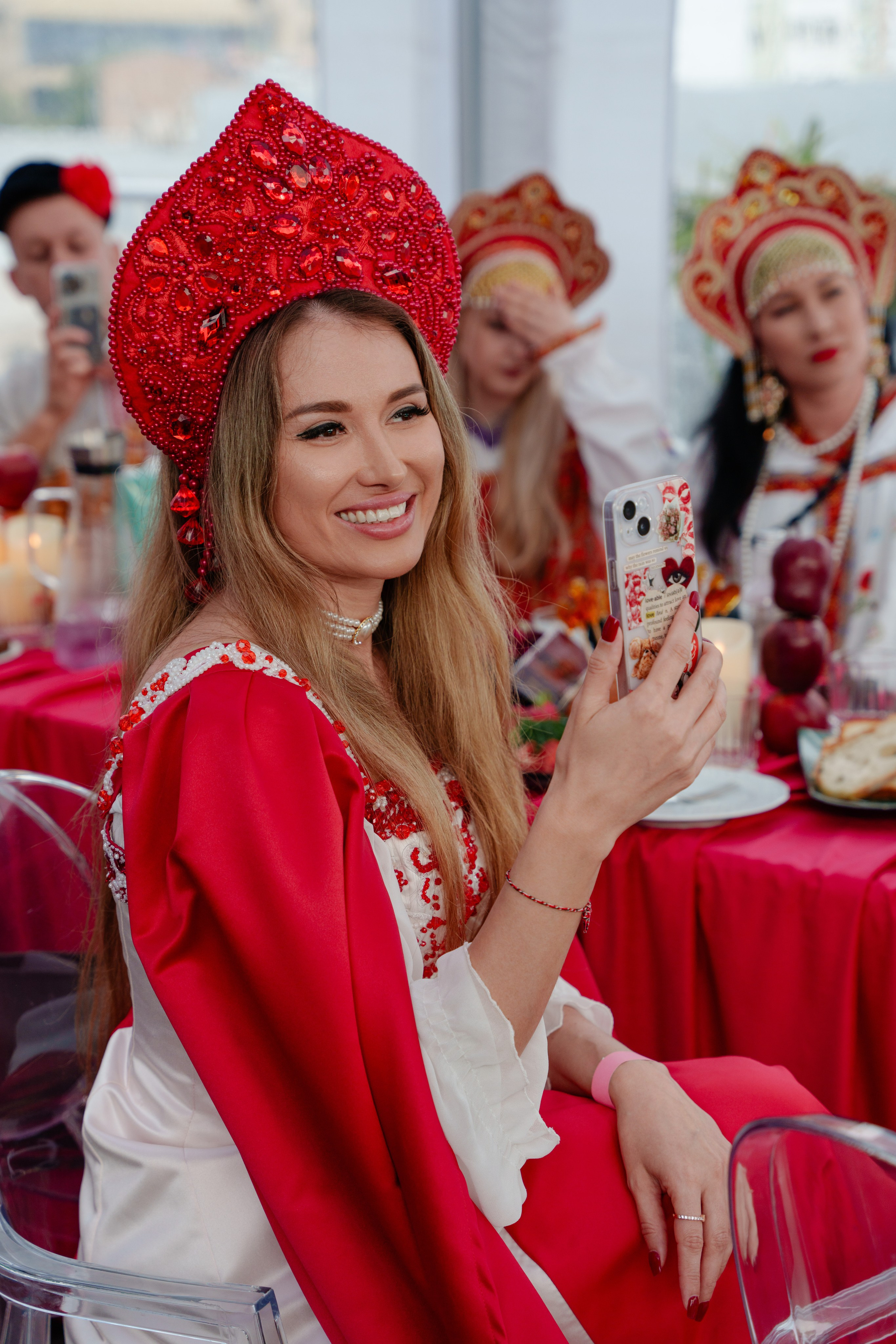 Репортажный фотограф на гендер пати в славянском стиле в Москве. Репортажный фотограф Москва Сергей Дружинин