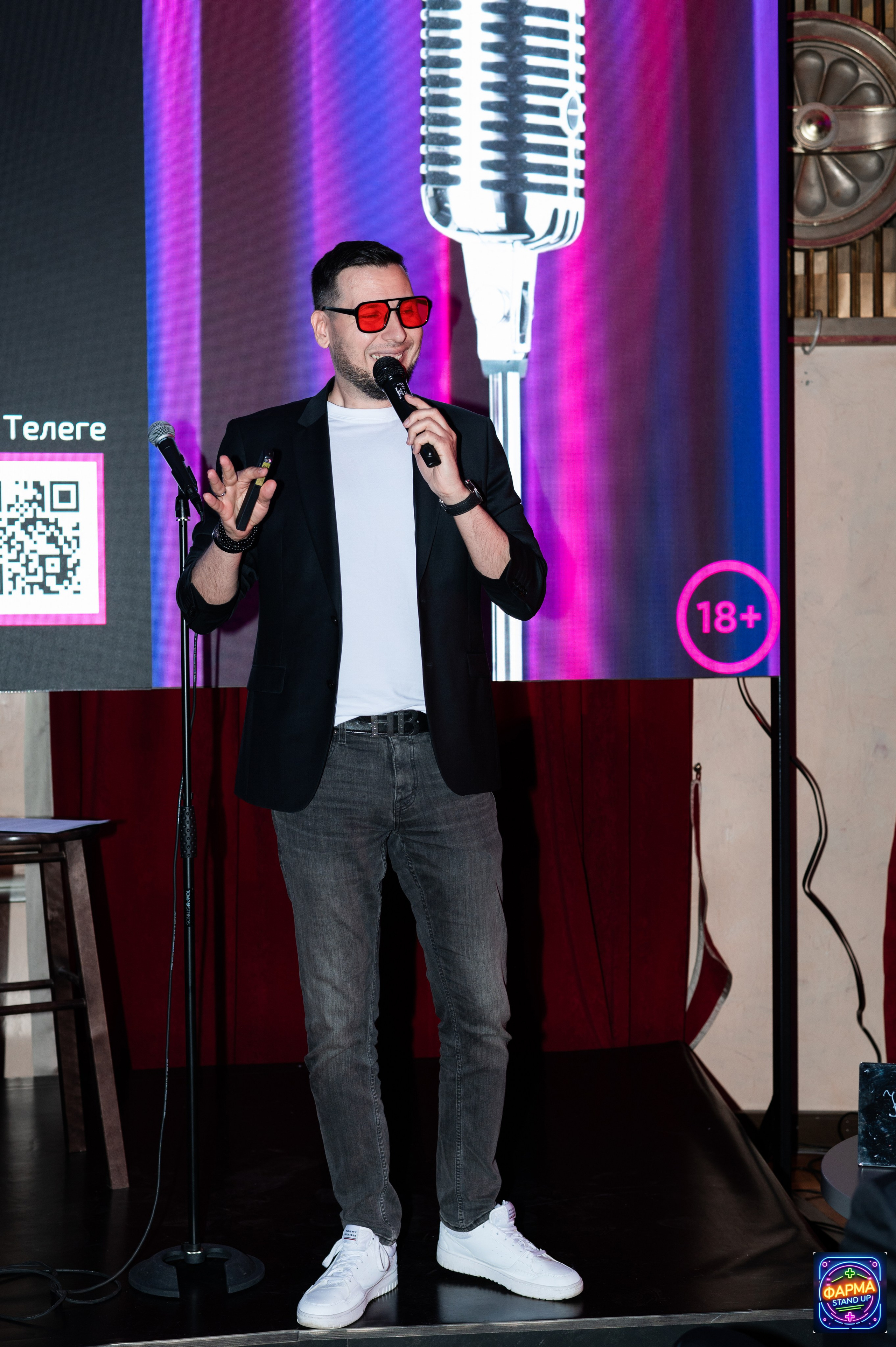 StandUp в GlavStandup Hall. Алена Братчук репортажный фотограф