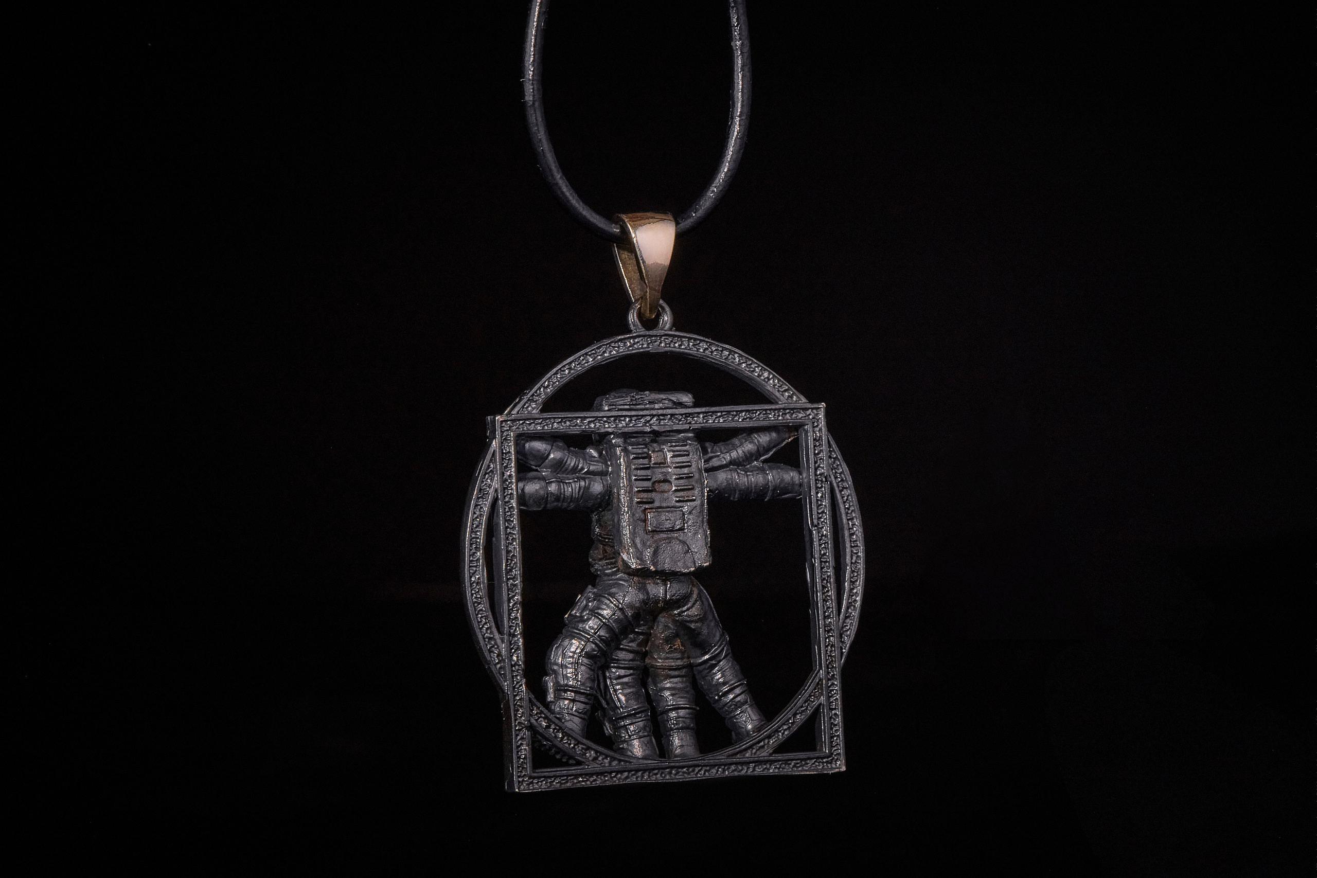 Мужская бижутерия на чёрном фоне. Фотограф Яковлев Роман — Красноярск