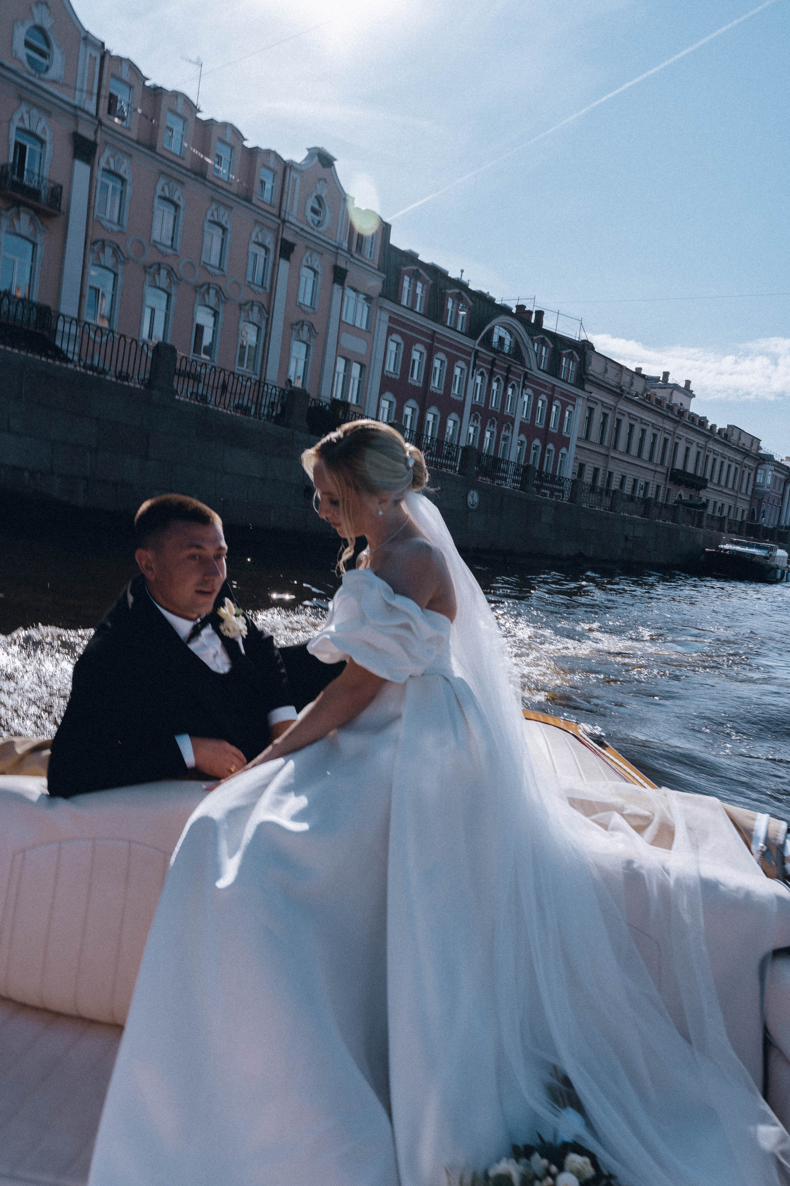 СВАДЕНБНАЯ СЬЕМКА НА КАТЕРЕ ПО КАНАЛАМ САНКТ-ПЕТЕРБУРГА И В АКВАТОРИИ НЕВЫ. Профессиональный фотограф, Санкт-Петербург — Виктория Богомолова