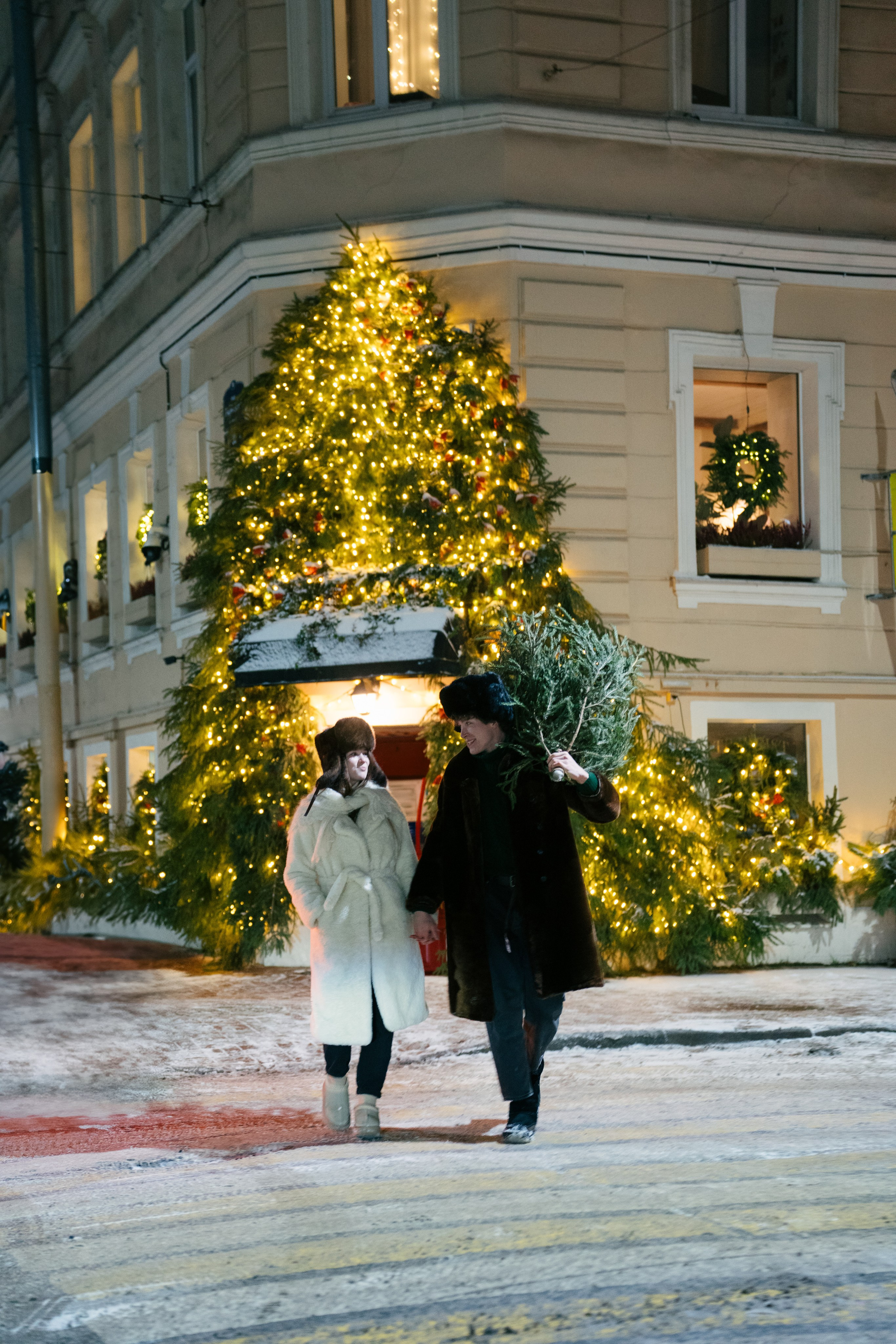 НОВОГОДНЯЯ ПРОГУЛКА ПАРЫ ПО ЧЕРНЫШЕВСКОЙ ПЕРЕД НОВЫМ ГОДОМ. Профессиональный фотограф, Санкт-Петербург — Виктория Богомолова