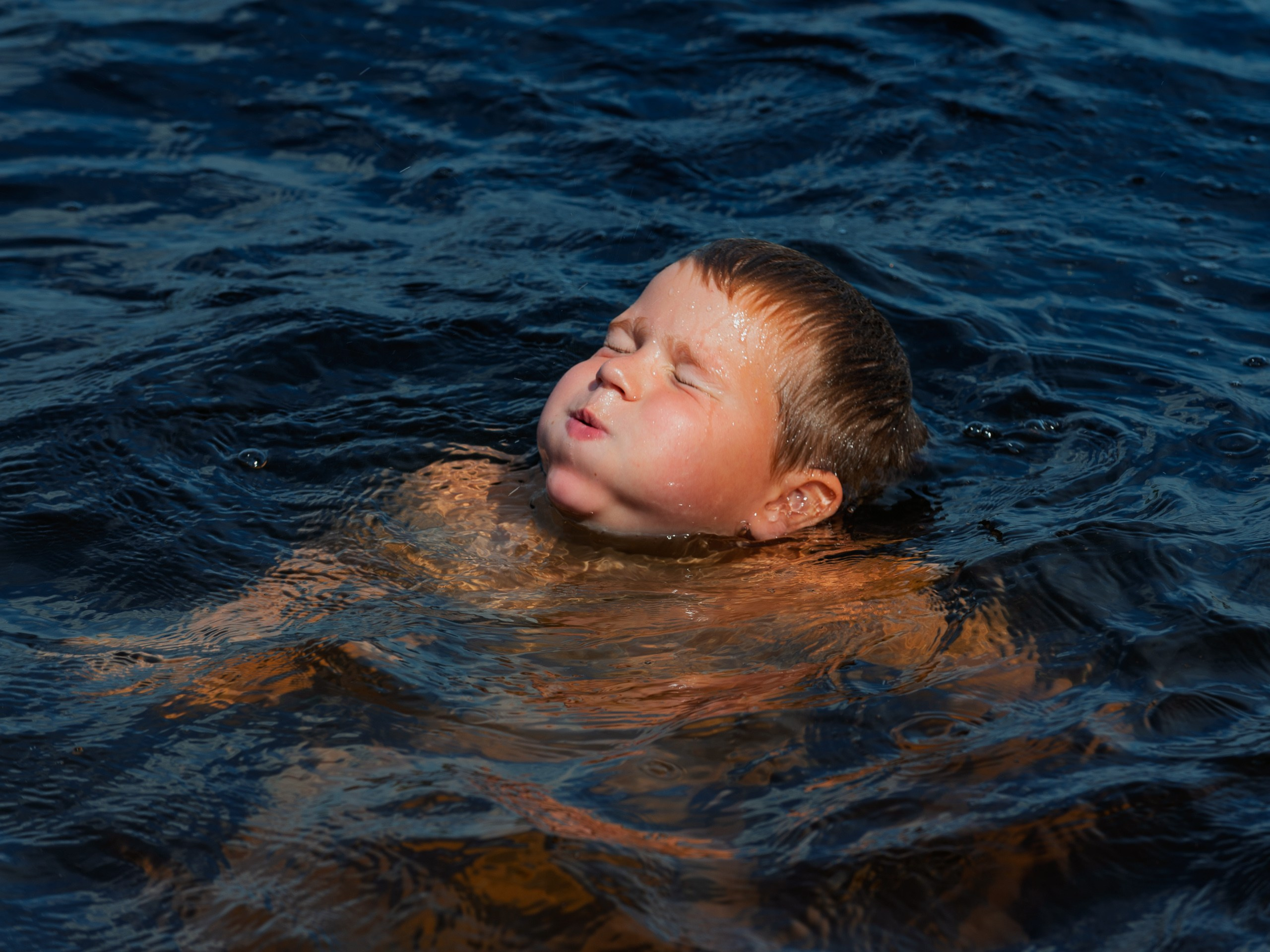 Летние тренировочные боры Школы Боевых Искусств «МОН», Валдай 2011 г. купаемся в озере