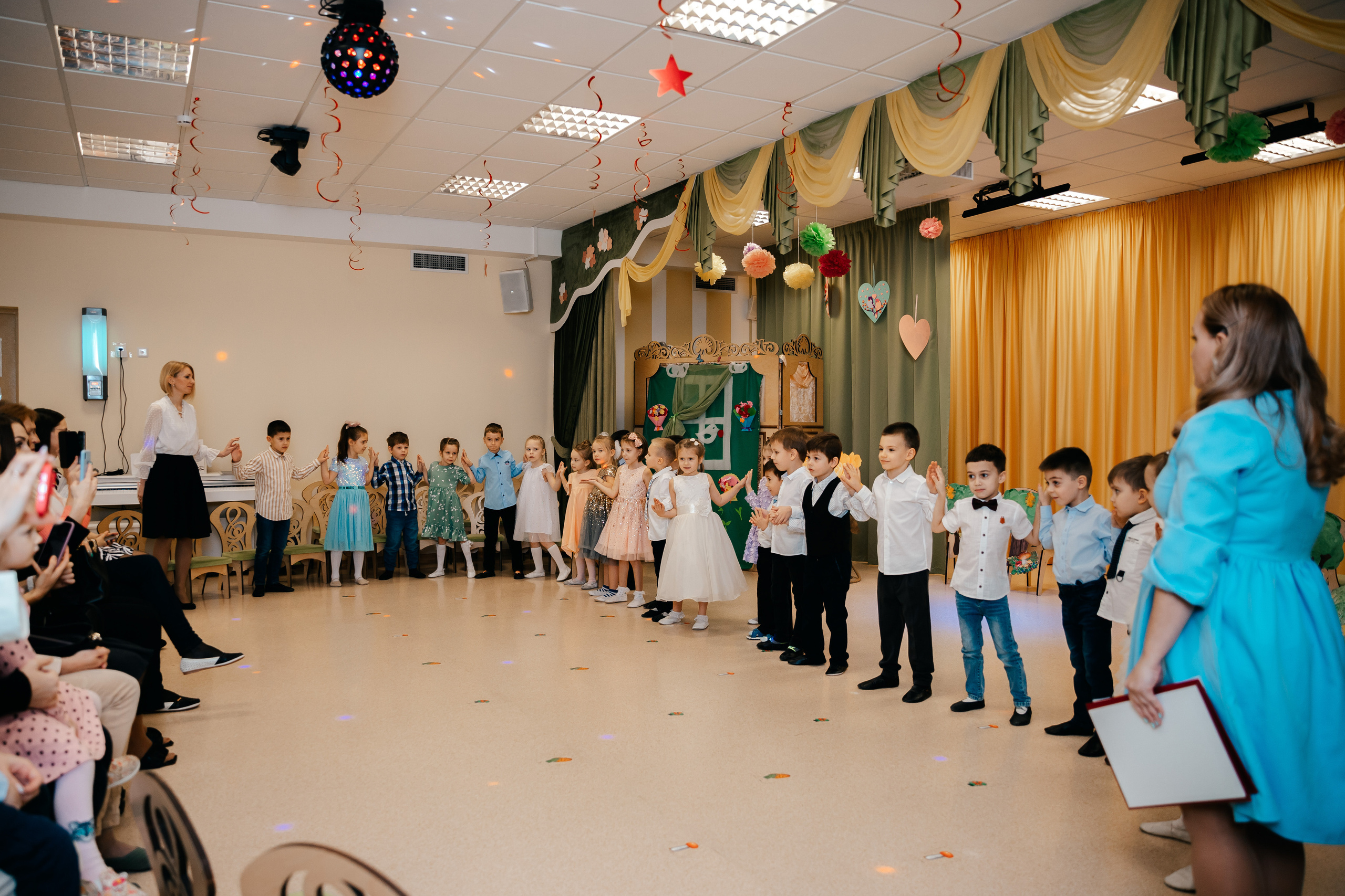 День Матери в детском садике. Семейный lifestyle фотограф в Санкт-Петербурге Людмила Пахомова