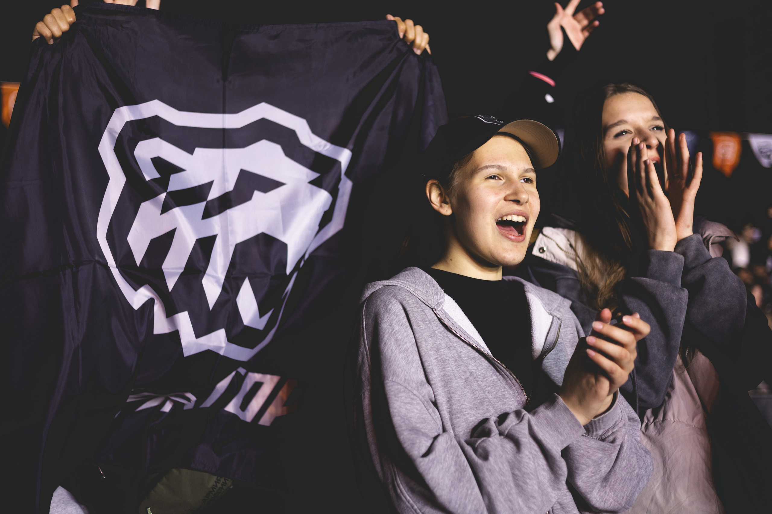 Алексей Потрехалов. Маскот хоккейного клуба «Трактор». Репортажный фотограф Наталья Лапцевич