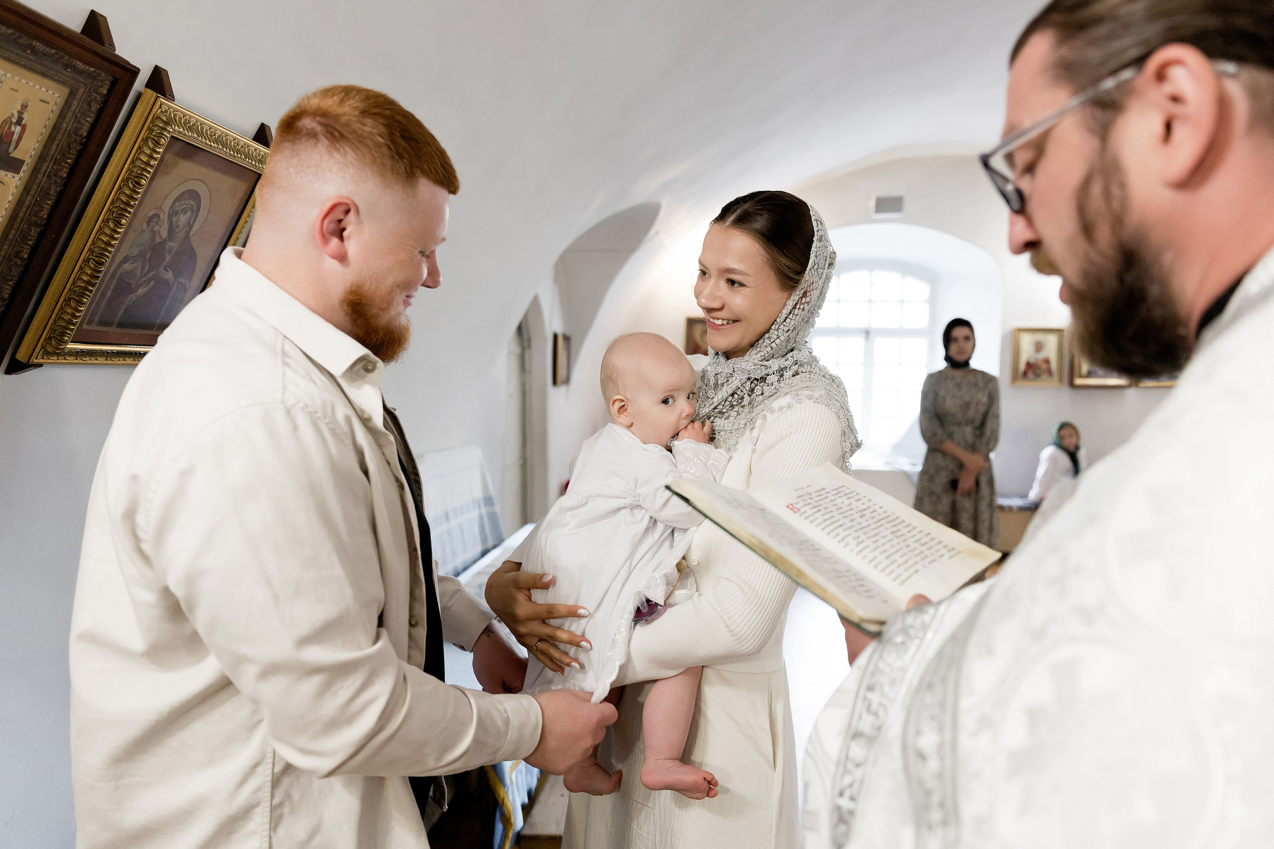 Крещение Полины в Церкви Илии Пророка. Свадебный фотограф в Пскове и Санкт-Петербурге | Анна Голикова
