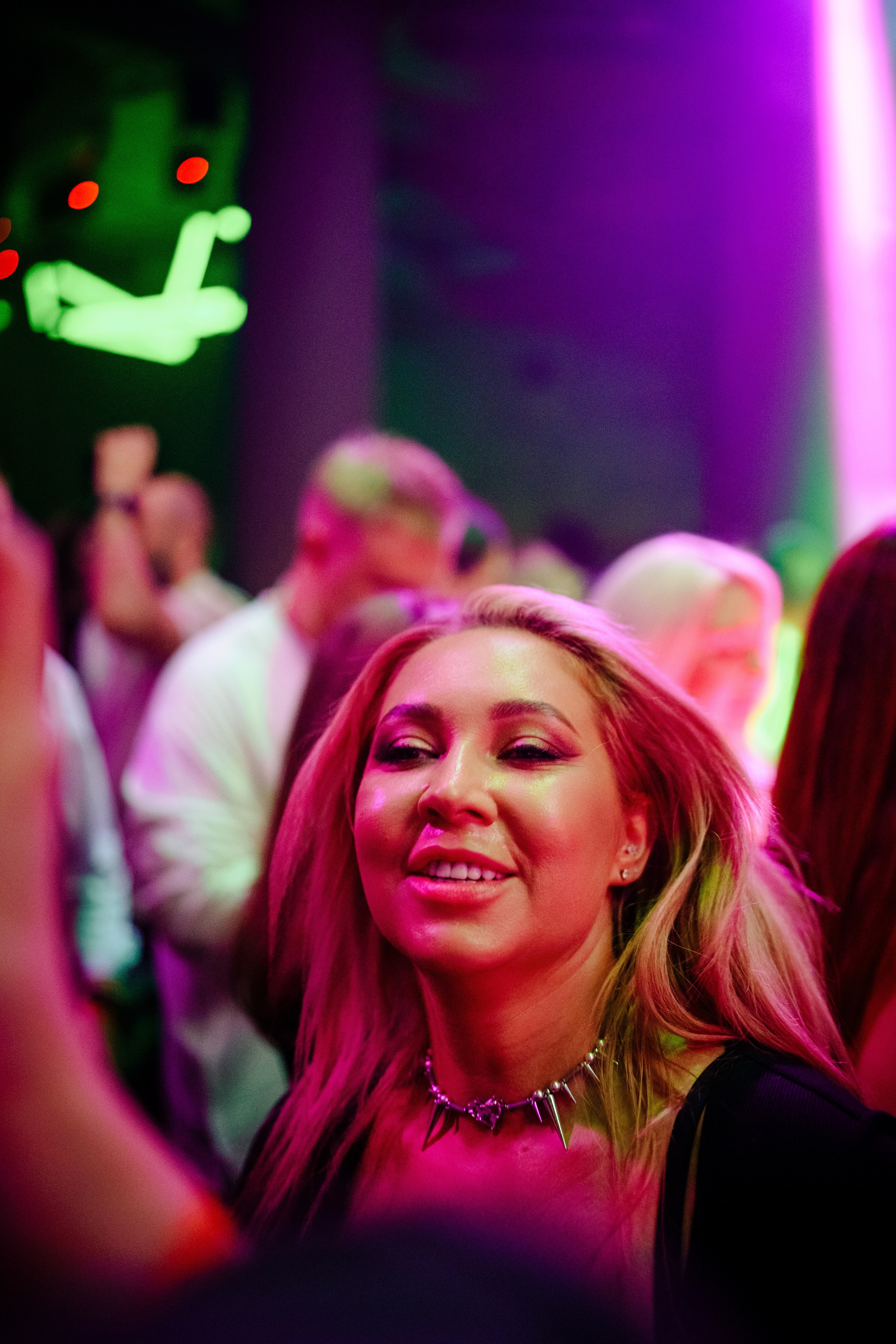 Вечеринка OSNOVATELI.LIVE репортажный фотограф Саша Дружинина. Репортажный фотограф в Москве Саша Дружинина