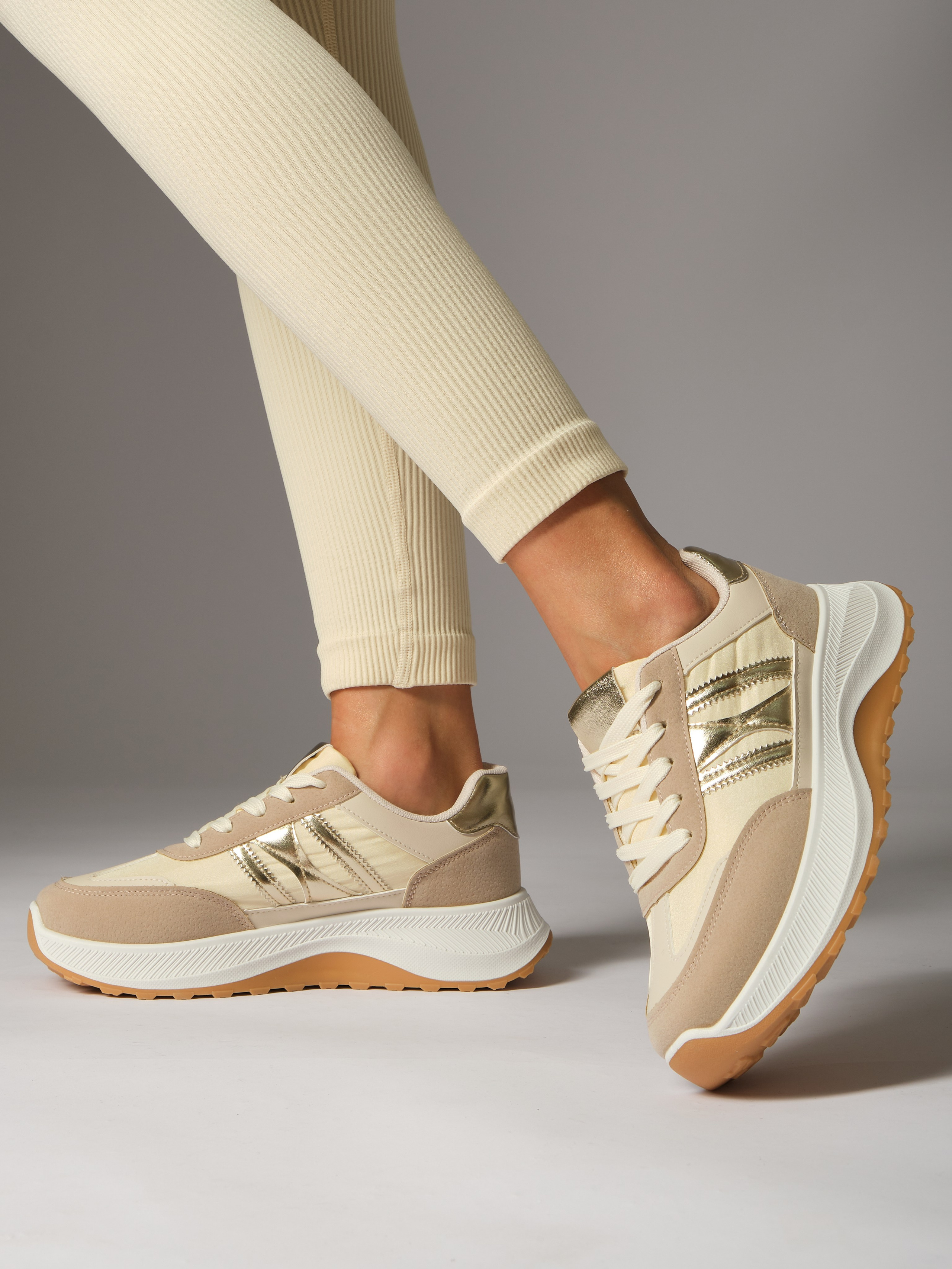 Кроссовки. Фотостудия для Wildberries Ozon