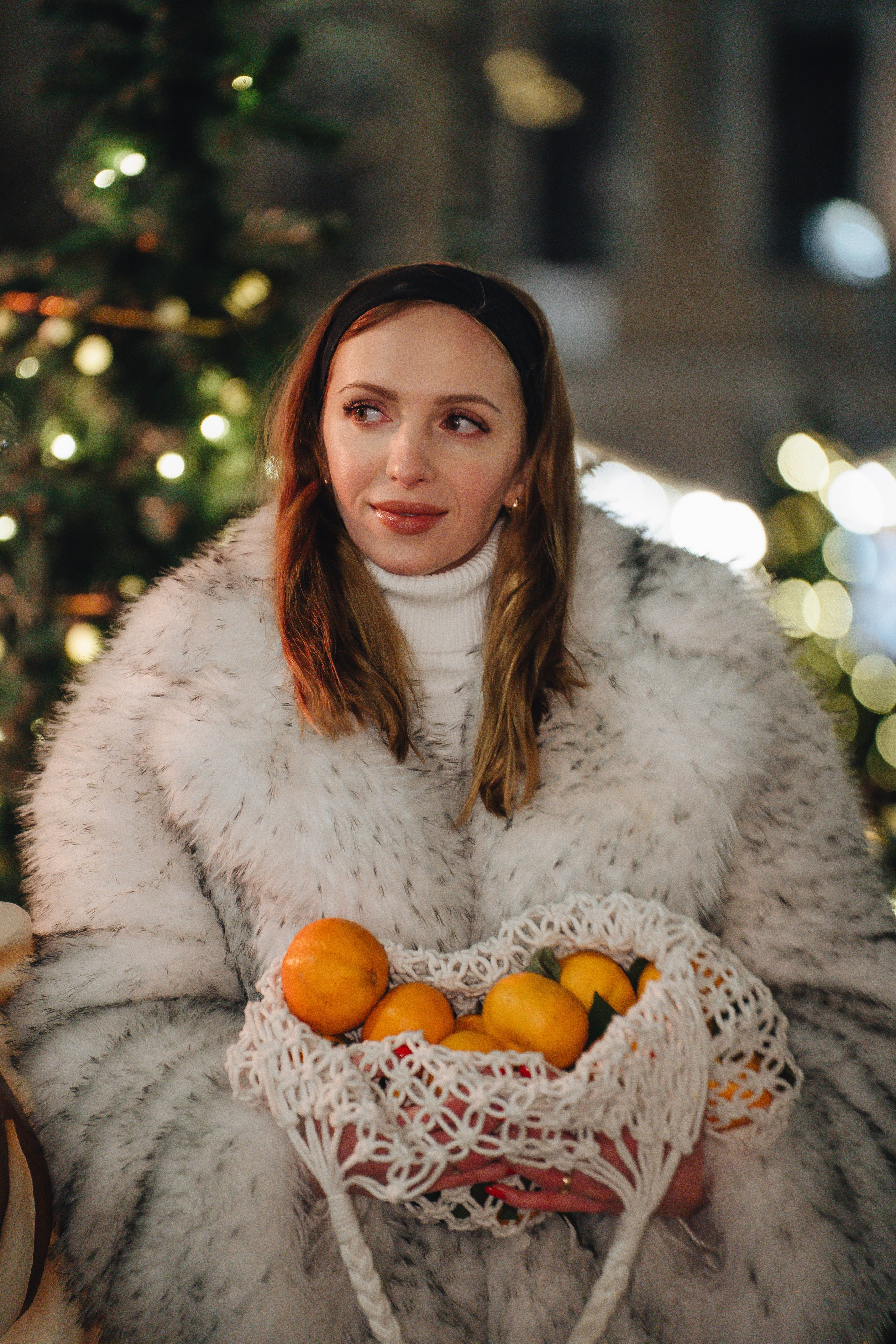 ПРОГУЛКА НА МАНЕЖНОЙ ПЛОЩАДИ ДЛЯ ДЕВУШКИ ПЕРЕД НОВЫМ ГОДОМ (НОВОГОДНЯЯ ФОТОСЕССИИЯ НА МАНЕЖНОЙ ПЛОЩАДИ). Профессиональный фотограф, Санкт-Петербург — Виктория Богомолова