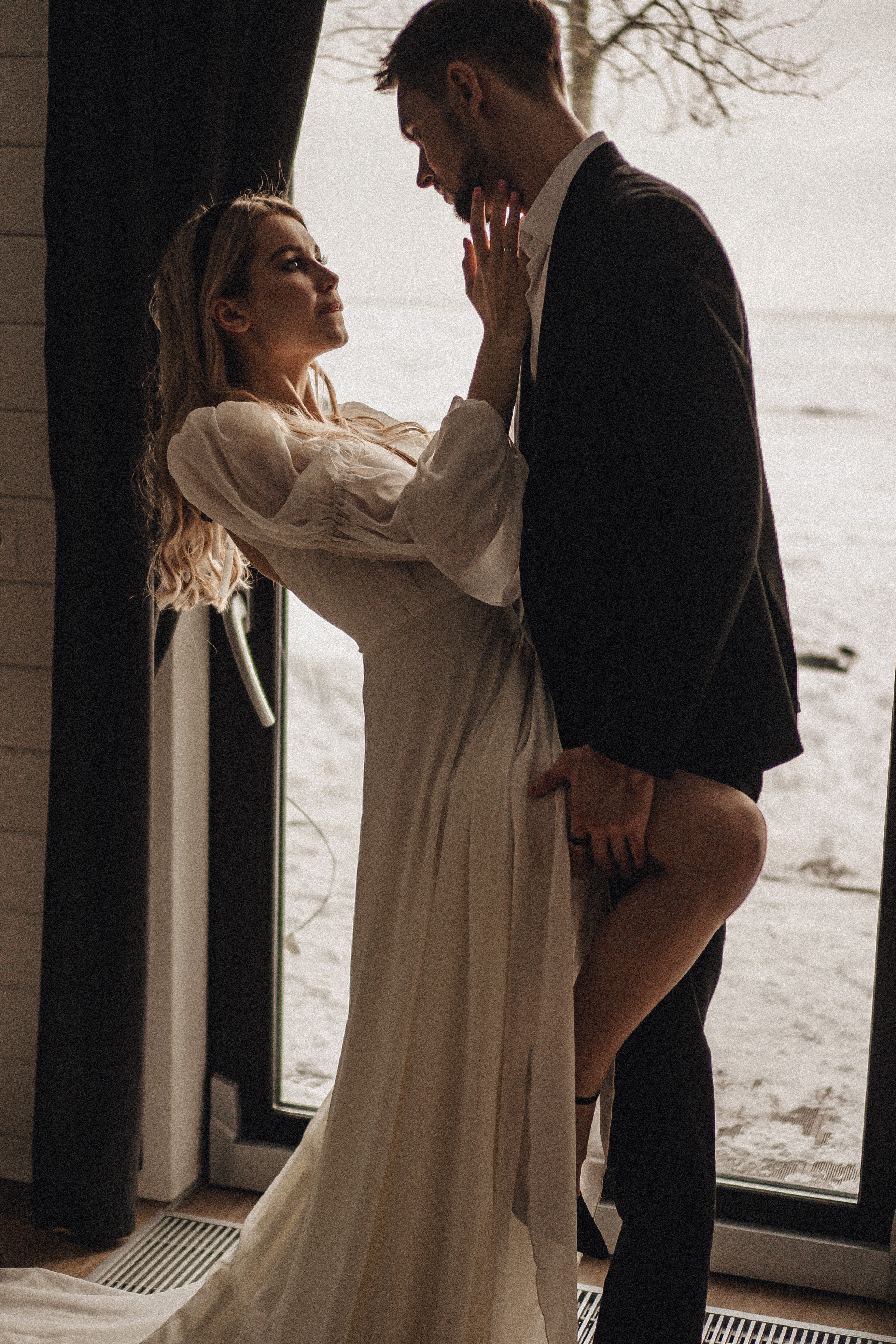 СВАДЕБНАЯ ФОТОСЕСИИИЯ ЗИМОЙ НА БЕРЕГУ ФИНСКОГО ОТЕЛЯ. СЬЕМКА В ОТЕЛЕ И НА БЕРЕГУ ЗАЛИВА. Профессиональный фотограф, Санкт-Петербург — Виктория Богомолова