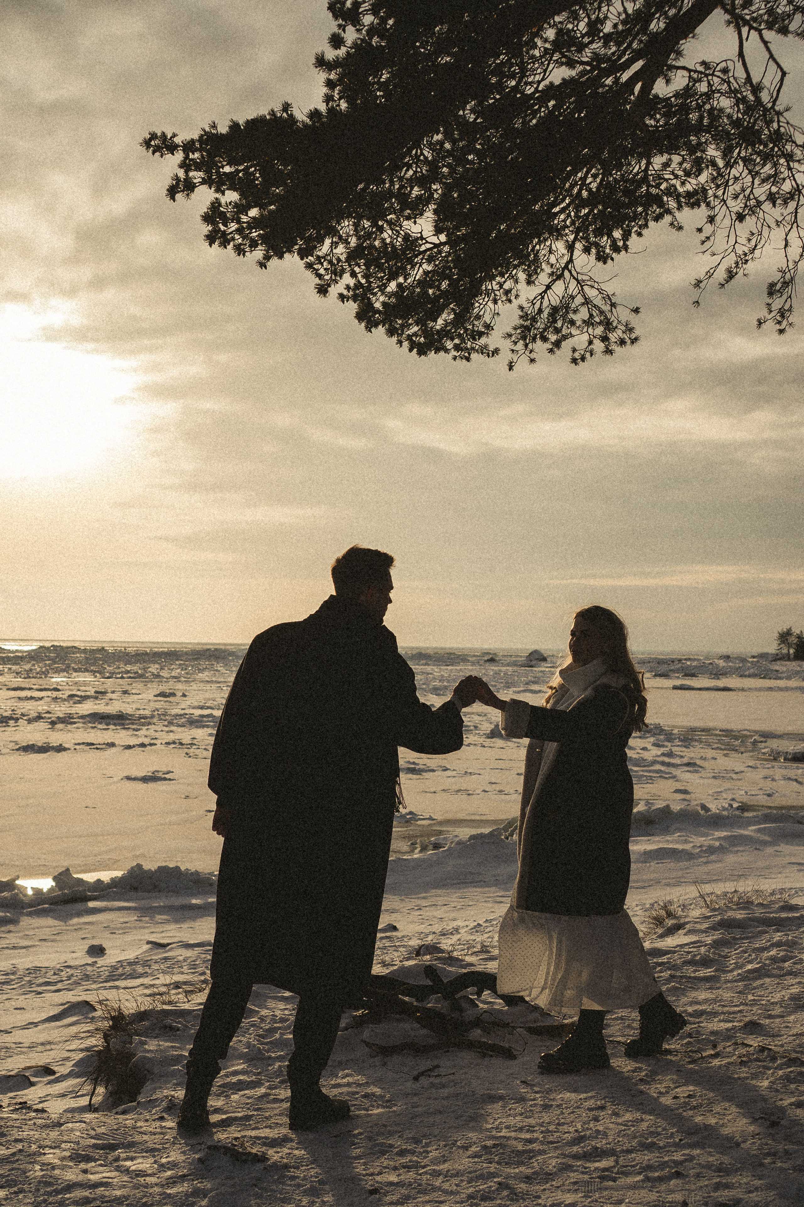 СВАДЕБНАЯ ФОТОСЕСИИИЯ ЗИМОЙ НА БЕРЕГУ ФИНСКОГО ОТЕЛЯ. СЬЕМКА В ОТЕЛЕ И НА БЕРЕГУ ЗАЛИВА. Профессиональный фотограф, Санкт-Петербург — Виктория Богомолова