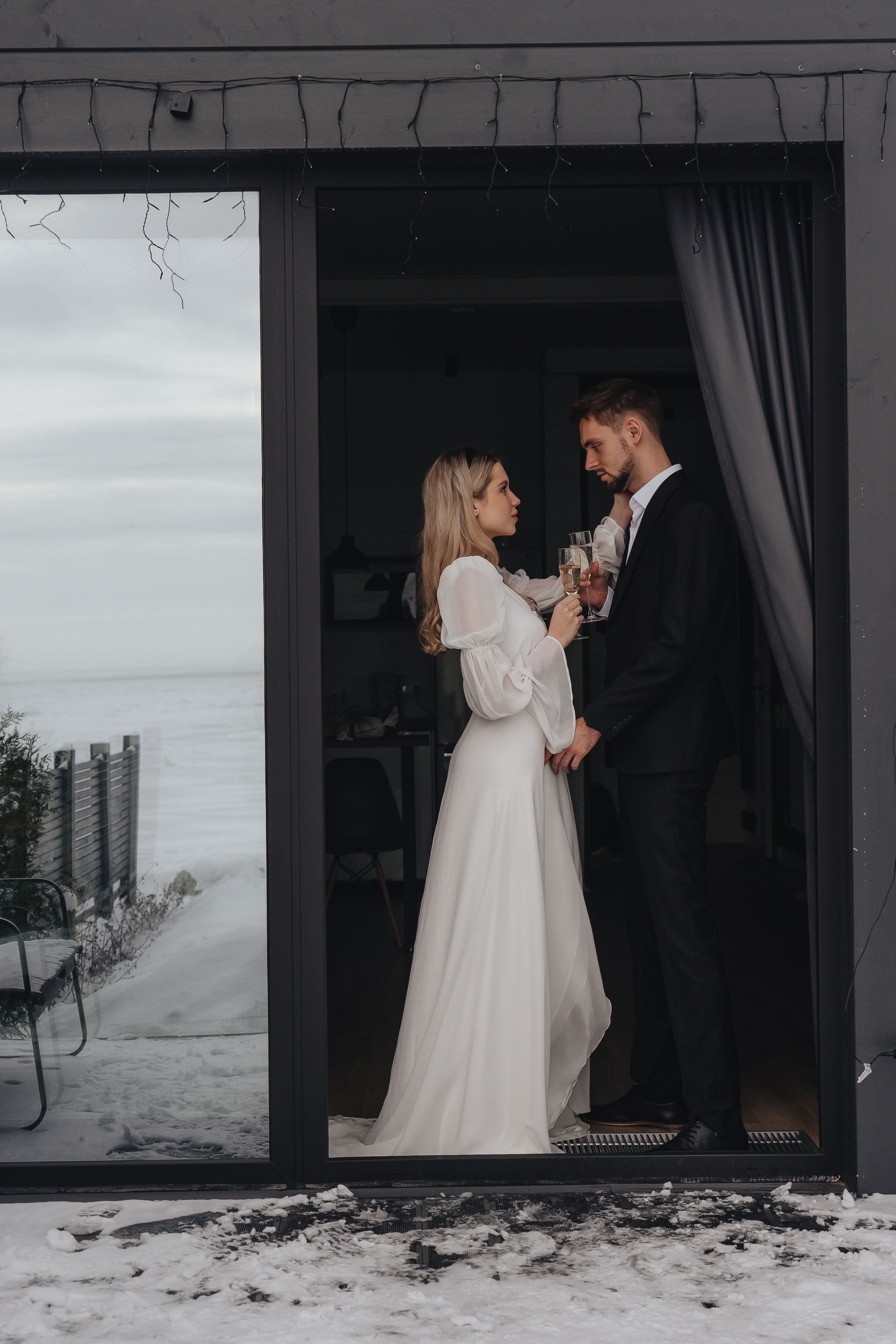 СВАДЕБНАЯ ФОТОСЕСИИИЯ ЗИМОЙ НА БЕРЕГУ ФИНСКОГО ОТЕЛЯ. СЬЕМКА В ОТЕЛЕ И НА БЕРЕГУ ЗАЛИВА. Профессиональный фотограф, Санкт-Петербург — Виктория Богомолова