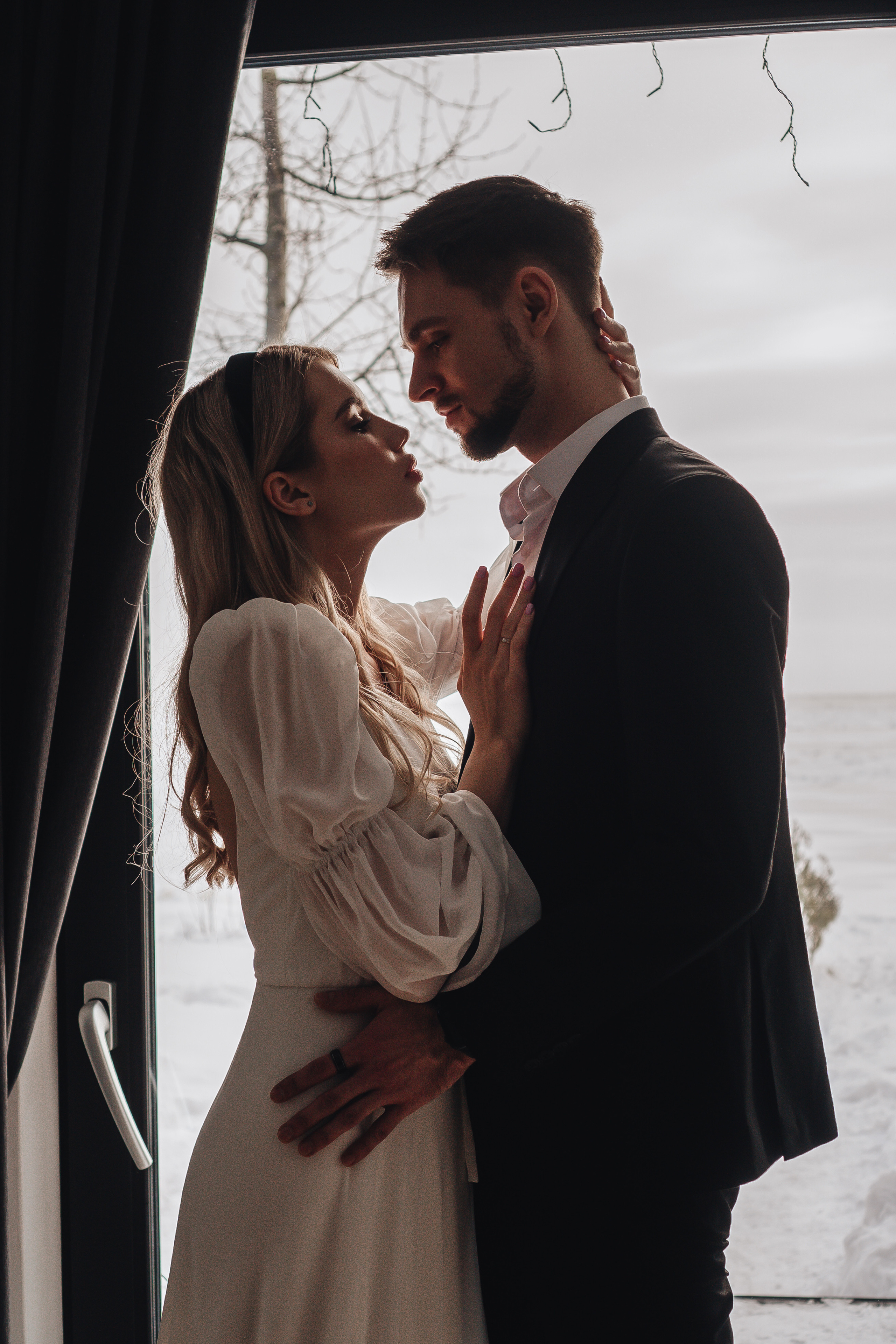 СВАДЕБНАЯ ФОТОСЕСИИИЯ ЗИМОЙ НА БЕРЕГУ ФИНСКОГО ОТЕЛЯ. СЬЕМКА В ОТЕЛЕ И НА БЕРЕГУ ЗАЛИВА. Профессиональный фотограф, Санкт-Петербург — Виктория Богомолова