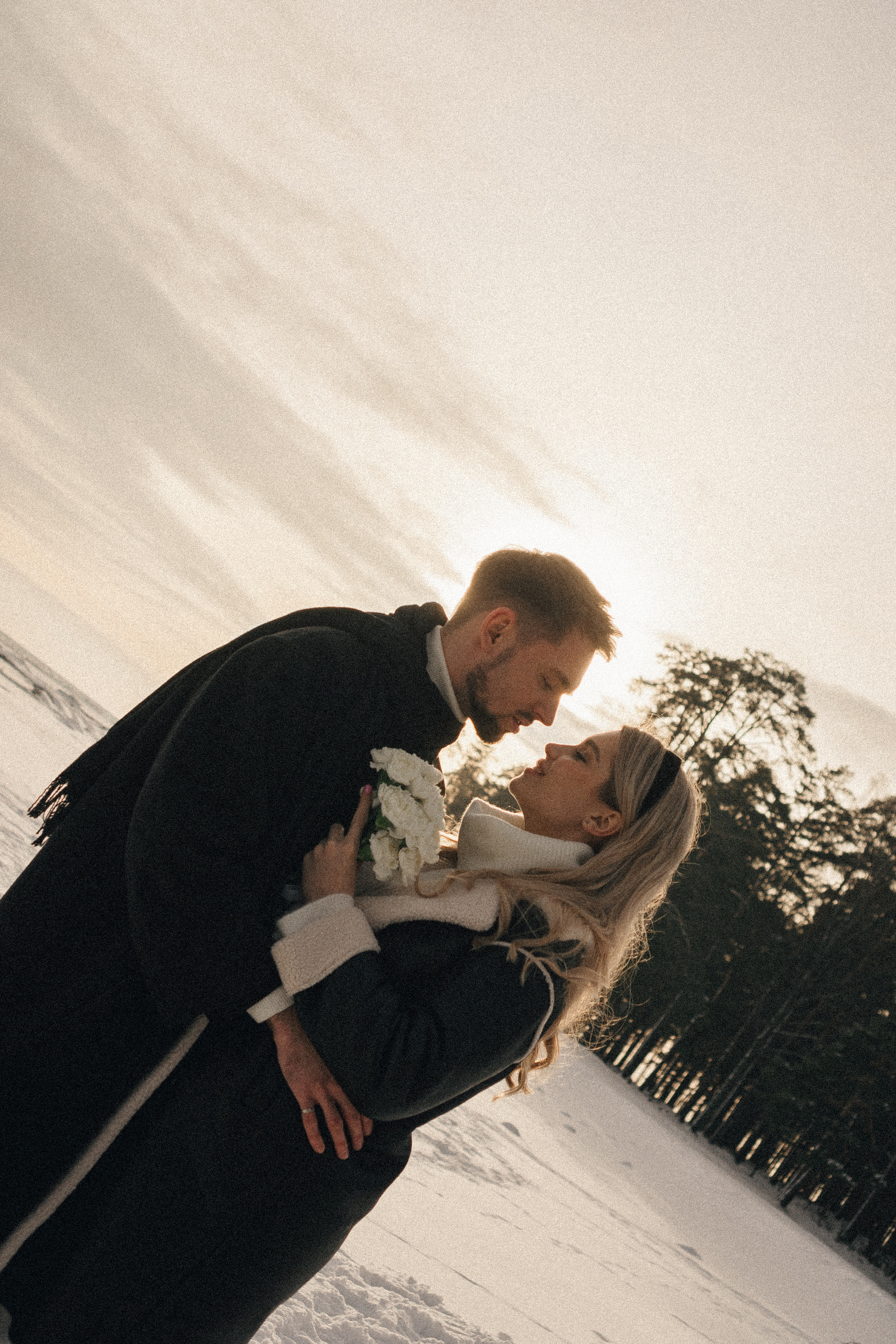 СВАДЕБНАЯ ФОТОСЕСИИИЯ ЗИМОЙ НА БЕРЕГУ ФИНСКОГО ОТЕЛЯ. СЬЕМКА В ОТЕЛЕ И НА БЕРЕГУ ЗАЛИВА. Профессиональный фотограф, Санкт-Петербург — Виктория Богомолова