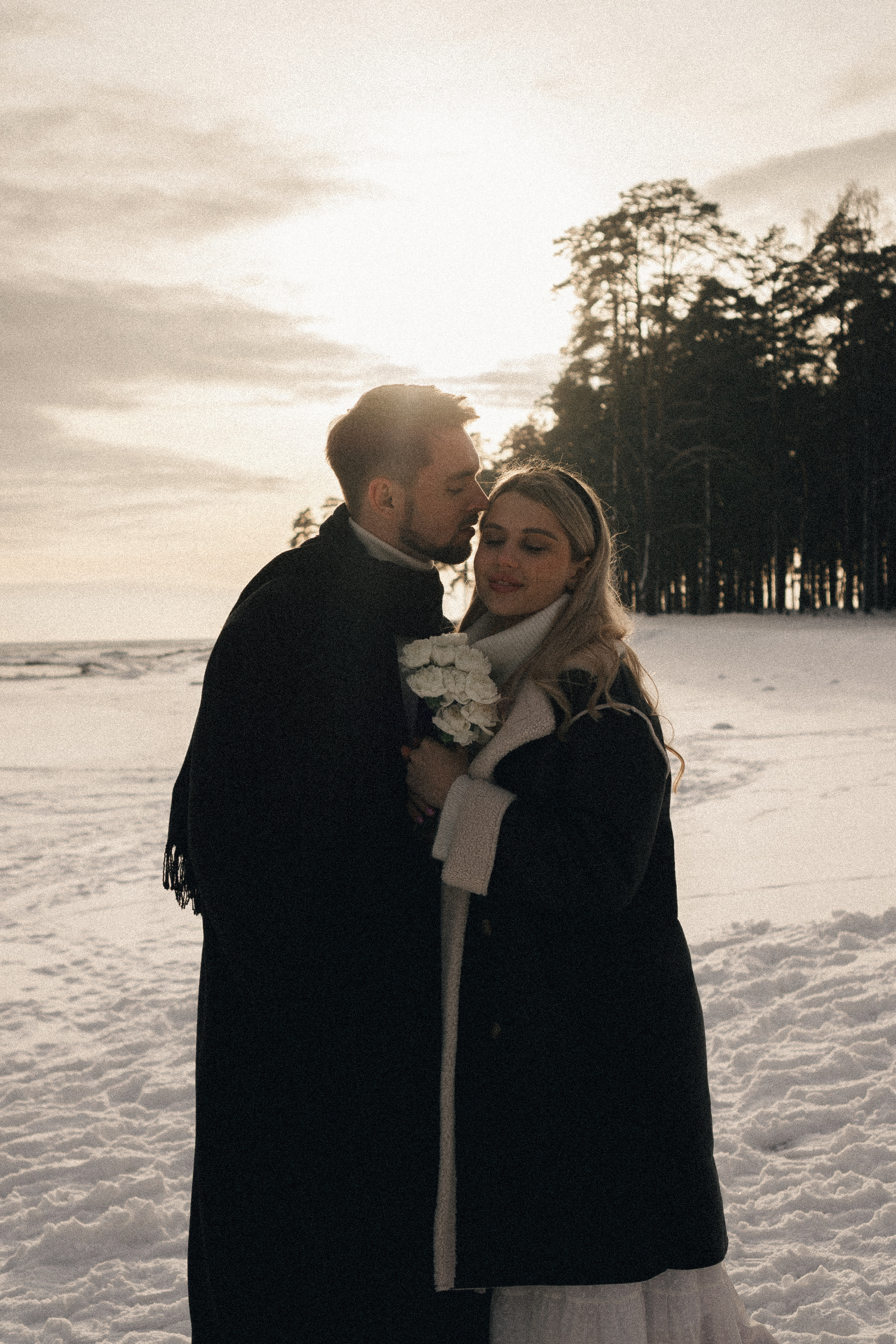 СВАДЕБНАЯ ФОТОСЕСИИИЯ ЗИМОЙ НА БЕРЕГУ ФИНСКОГО ОТЕЛЯ. СЬЕМКА В ОТЕЛЕ И НА БЕРЕГУ ЗАЛИВА. Профессиональный фотограф, Санкт-Петербург — Виктория Богомолова