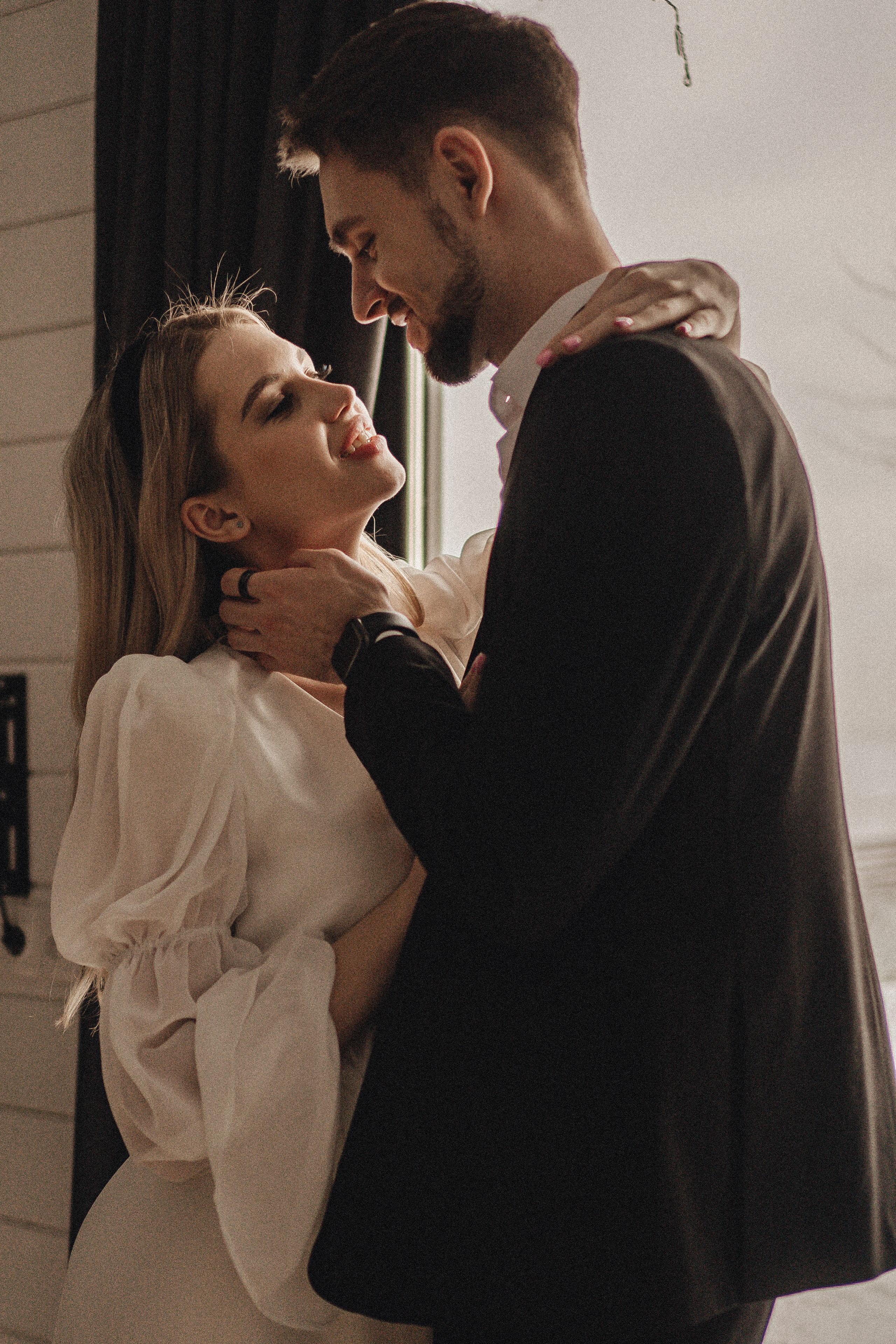 СВАДЕБНАЯ ФОТОСЕСИИИЯ ЗИМОЙ НА БЕРЕГУ ФИНСКОГО ОТЕЛЯ. СЬЕМКА В ОТЕЛЕ И НА БЕРЕГУ ЗАЛИВА. Профессиональный фотограф, Санкт-Петербург — Виктория Богомолова