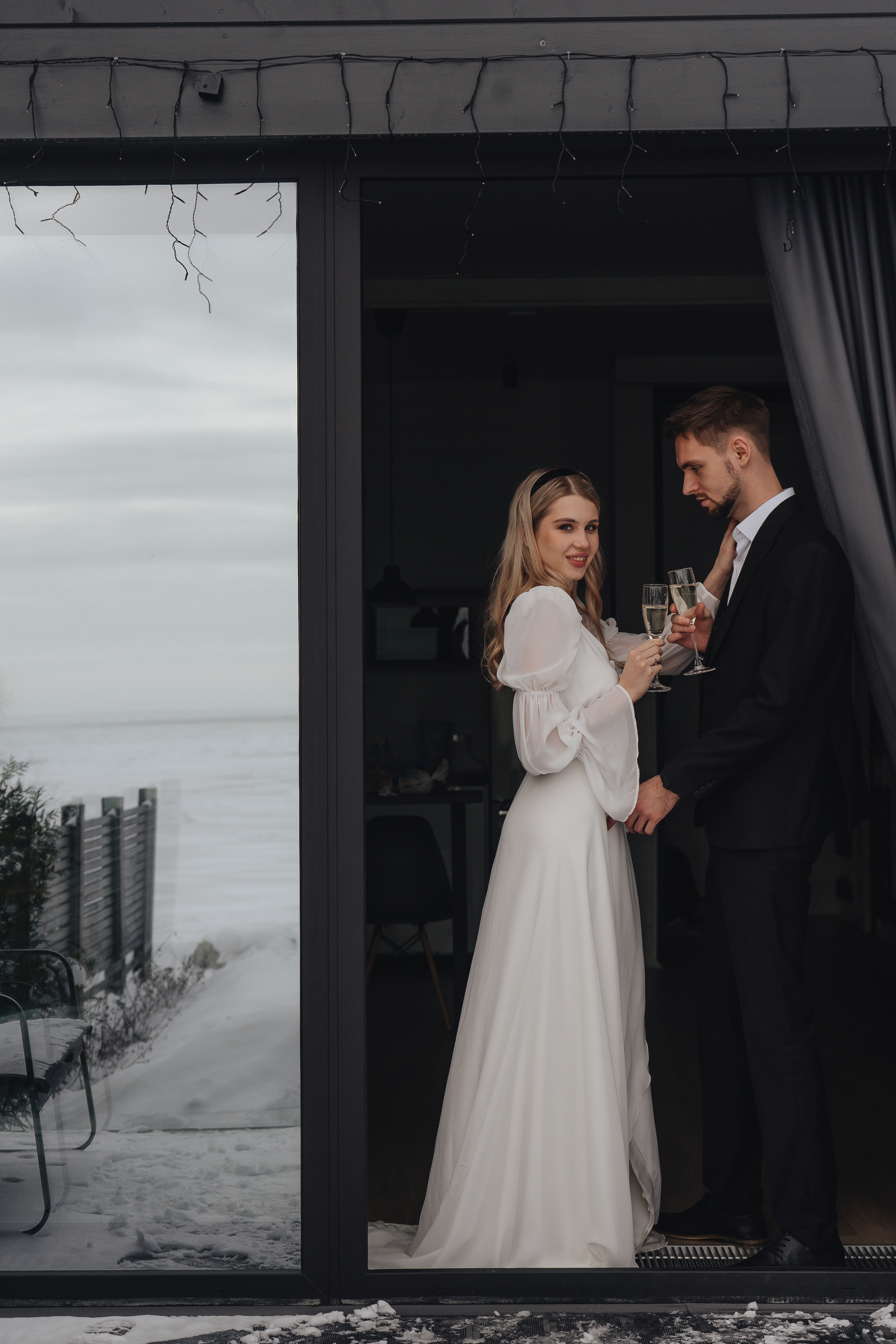 СВАДЕБНАЯ ФОТОСЕСИИИЯ ЗИМОЙ НА БЕРЕГУ ФИНСКОГО ОТЕЛЯ. СЬЕМКА В ОТЕЛЕ И НА БЕРЕГУ ЗАЛИВА. Профессиональный фотограф, Санкт-Петербург — Виктория Богомолова