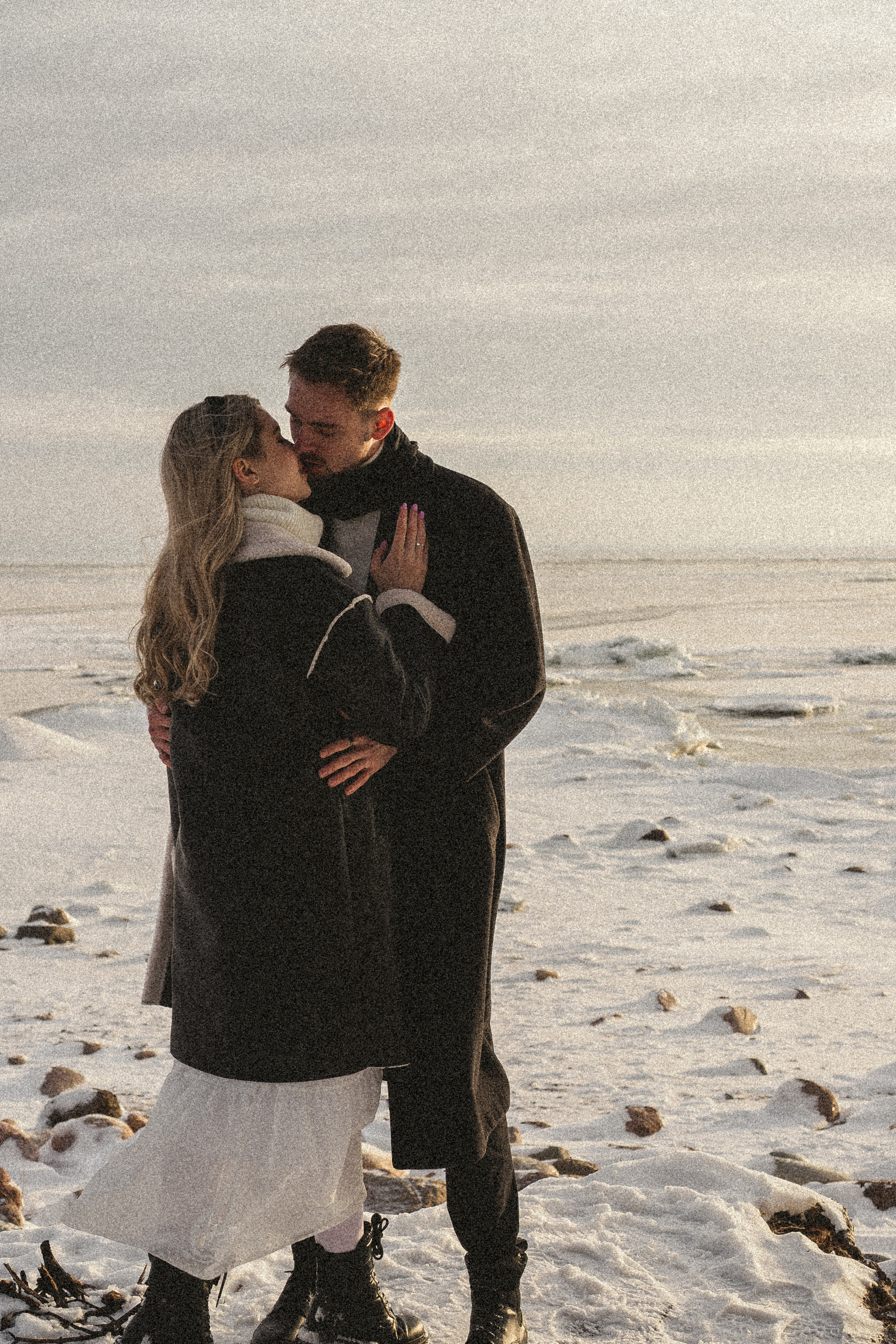 СВАДЕБНАЯ ФОТОСЕСИИИЯ ЗИМОЙ НА БЕРЕГУ ФИНСКОГО ОТЕЛЯ. СЬЕМКА В ОТЕЛЕ И НА БЕРЕГУ ЗАЛИВА. Профессиональный фотограф, Санкт-Петербург — Виктория Богомолова