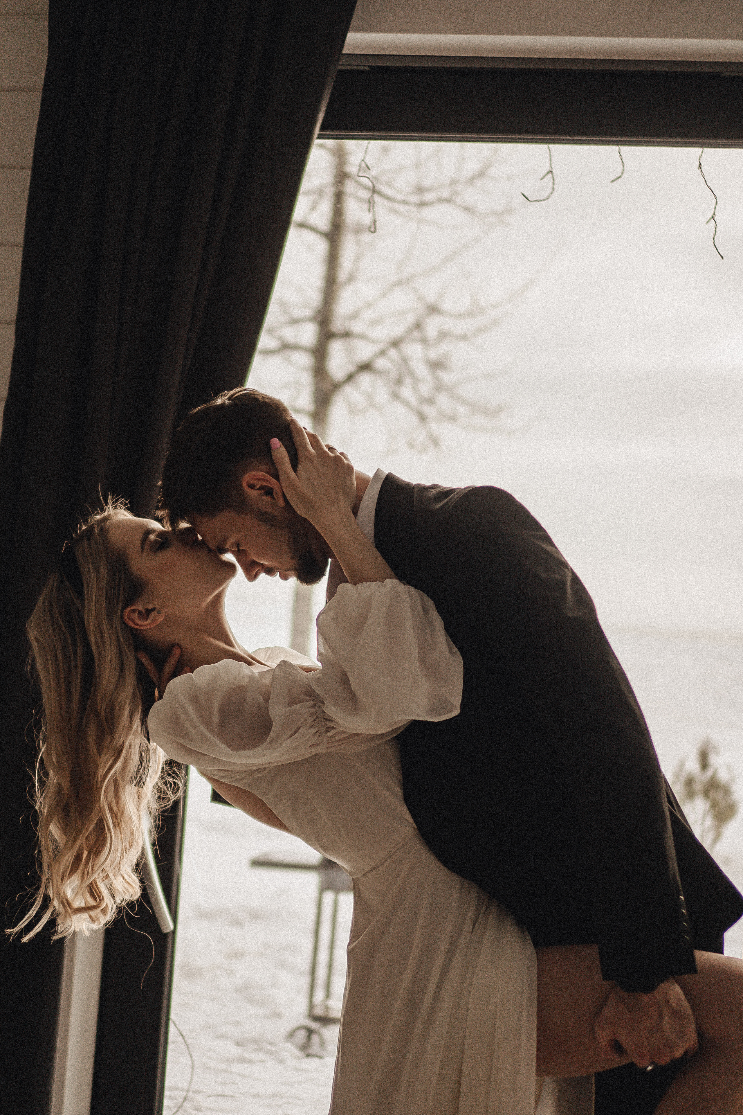 СВАДЕБНАЯ ФОТОСЕСИИИЯ ЗИМОЙ НА БЕРЕГУ ФИНСКОГО ОТЕЛЯ. СЬЕМКА В ОТЕЛЕ И НА БЕРЕГУ ЗАЛИВА. Профессиональный фотограф, Санкт-Петербург — Виктория Богомолова