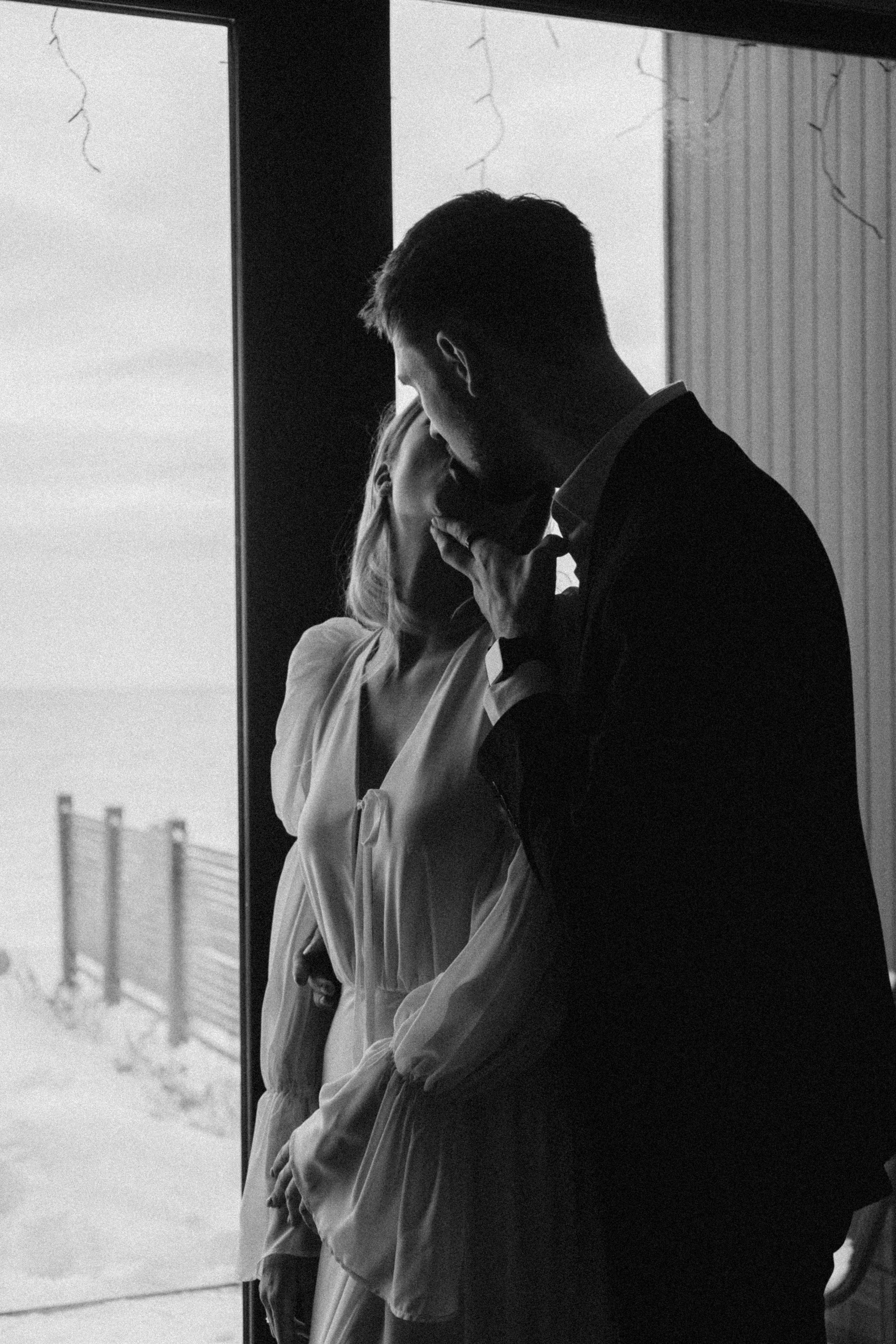 СВАДЕБНАЯ ФОТОСЕСИИИЯ ЗИМОЙ НА БЕРЕГУ ФИНСКОГО ОТЕЛЯ. СЬЕМКА В ОТЕЛЕ И НА БЕРЕГУ ЗАЛИВА. Профессиональный фотограф, Санкт-Петербург — Виктория Богомолова