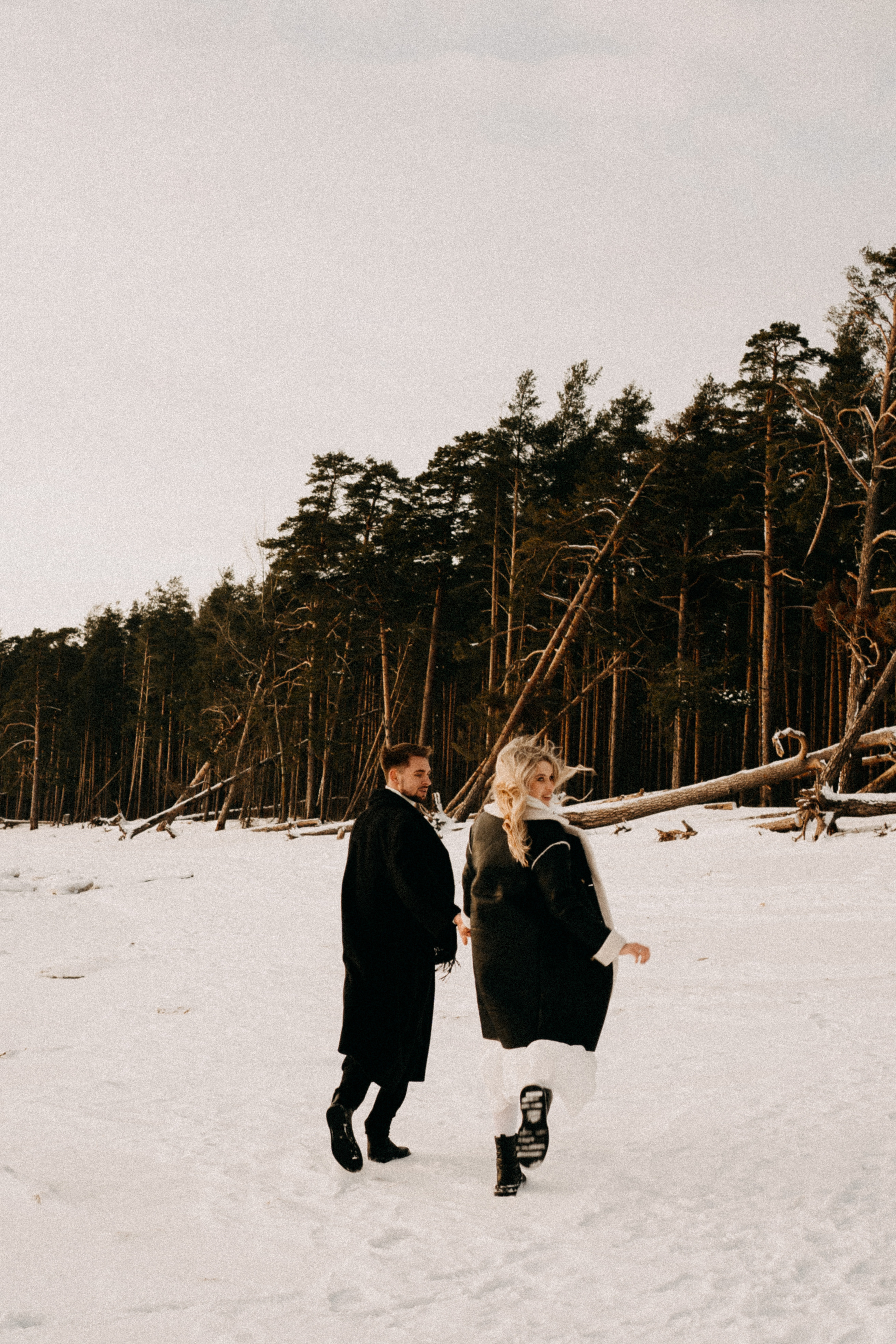 СВАДЕБНАЯ ФОТОСЕСИИИЯ ЗИМОЙ НА БЕРЕГУ ФИНСКОГО ОТЕЛЯ. СЬЕМКА В ОТЕЛЕ И НА БЕРЕГУ ЗАЛИВА. Профессиональный фотограф, Санкт-Петербург — Виктория Богомолова
