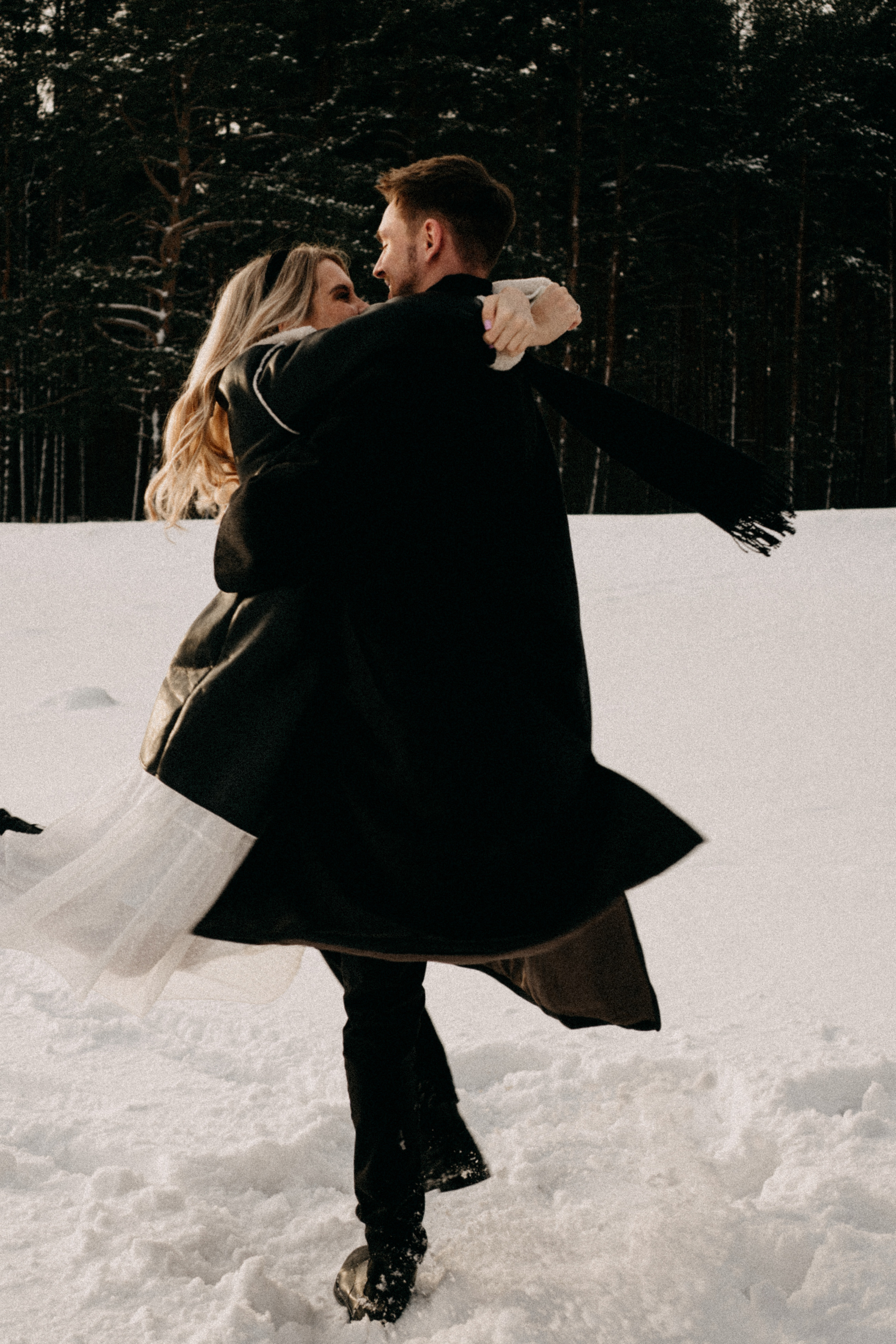 СВАДЕБНАЯ ФОТОСЕСИИИЯ ЗИМОЙ НА БЕРЕГУ ФИНСКОГО ОТЕЛЯ. СЬЕМКА В ОТЕЛЕ И НА БЕРЕГУ ЗАЛИВА. Профессиональный фотограф, Санкт-Петербург — Виктория Богомолова