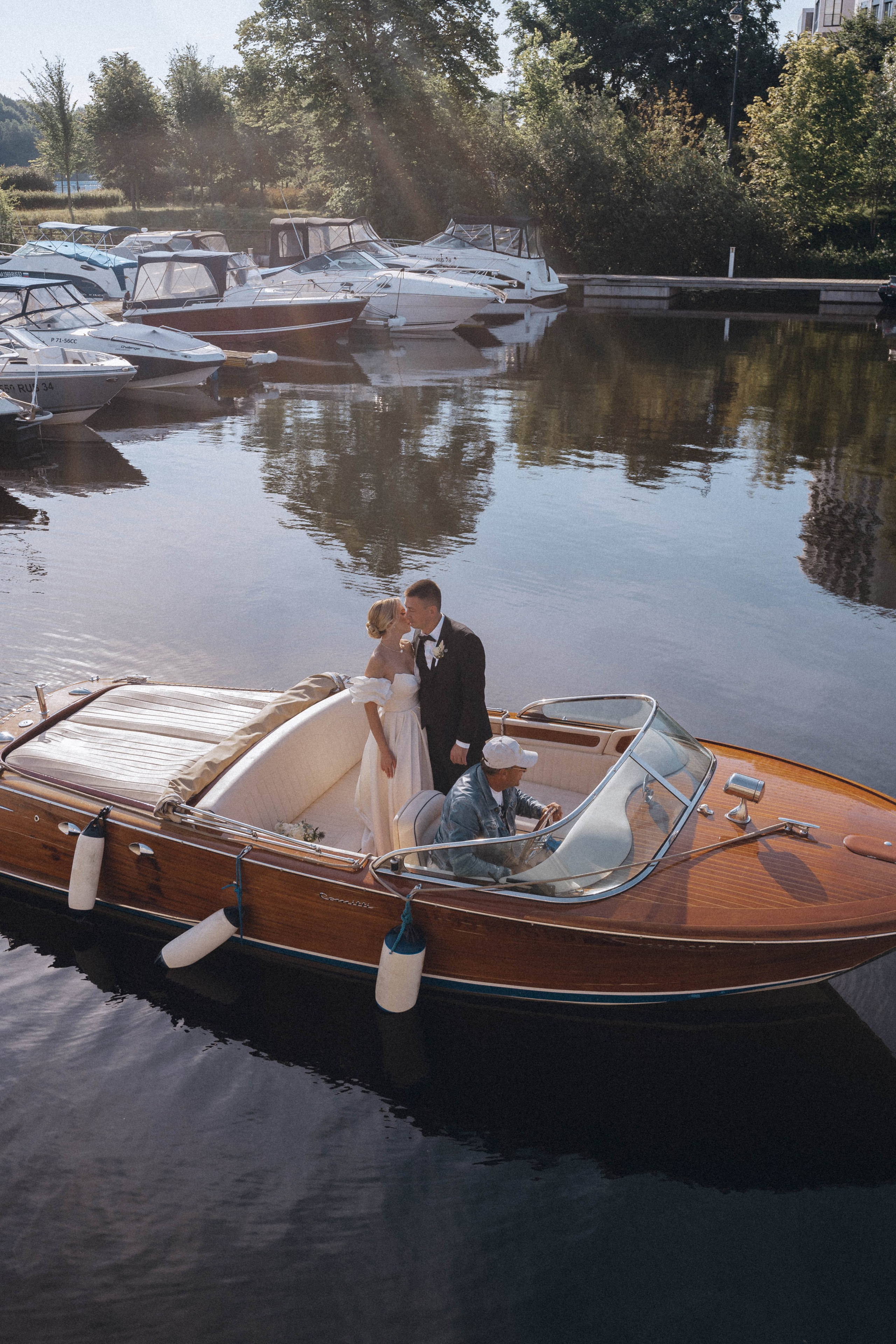 СВАДЕНБНАЯ СЬЕМКА НА КАТЕРЕ ПО КАНАЛАМ САНКТ-ПЕТЕРБУРГА И В АКВАТОРИИ НЕВЫ. Профессиональный фотограф, Санкт-Петербург — Виктория Богомолова