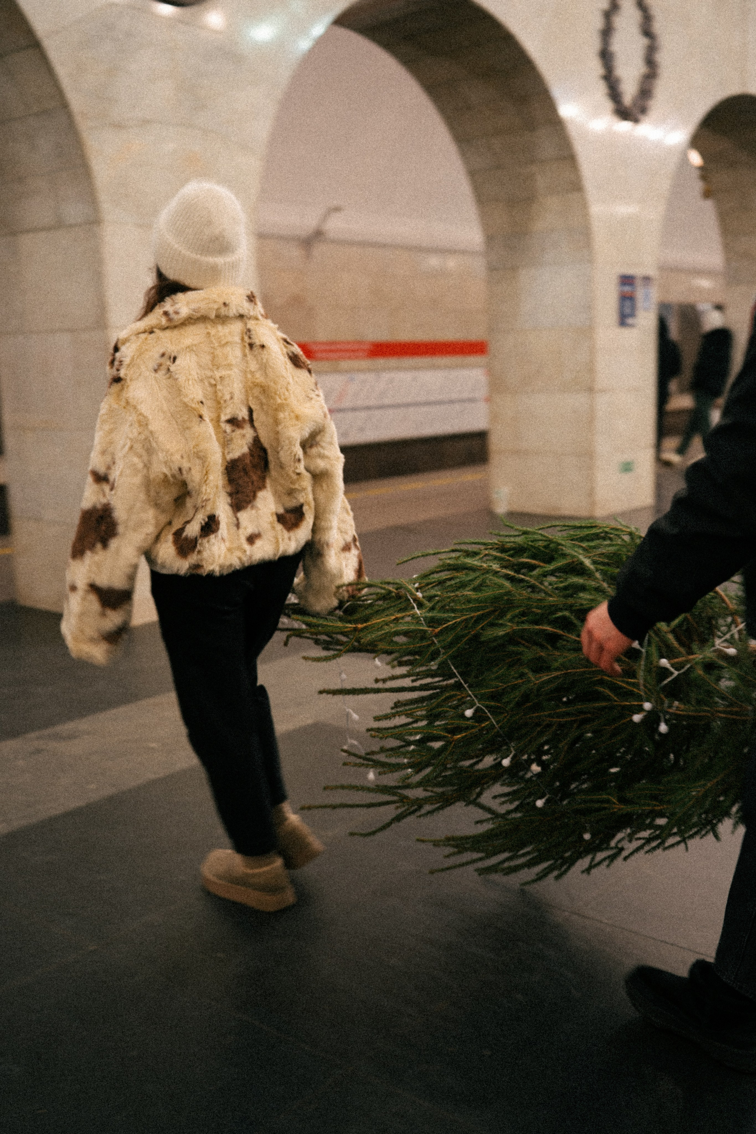 НОВОГОДНЯЯ ПРОГУЛКА ПАРЫ ПО ЧЕРНЫШЕВСКОЙ ПЕРЕД НОВЫМ ГОДОМ. Профессиональный фотограф, Санкт-Петербург — Виктория Богомолова