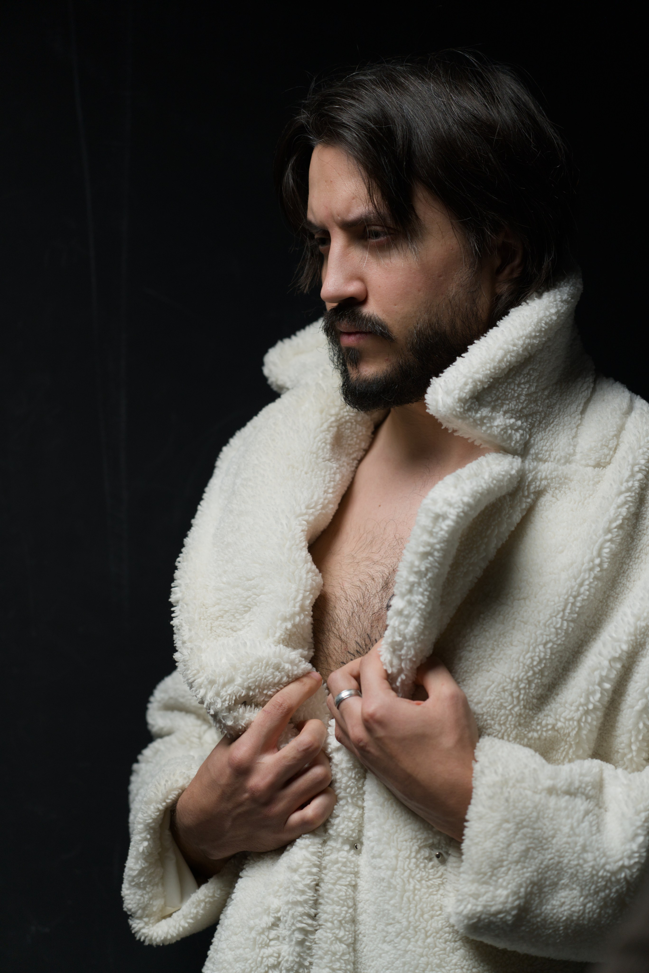 Мужской портрет в белой шубе. Мир глазами Саши Д