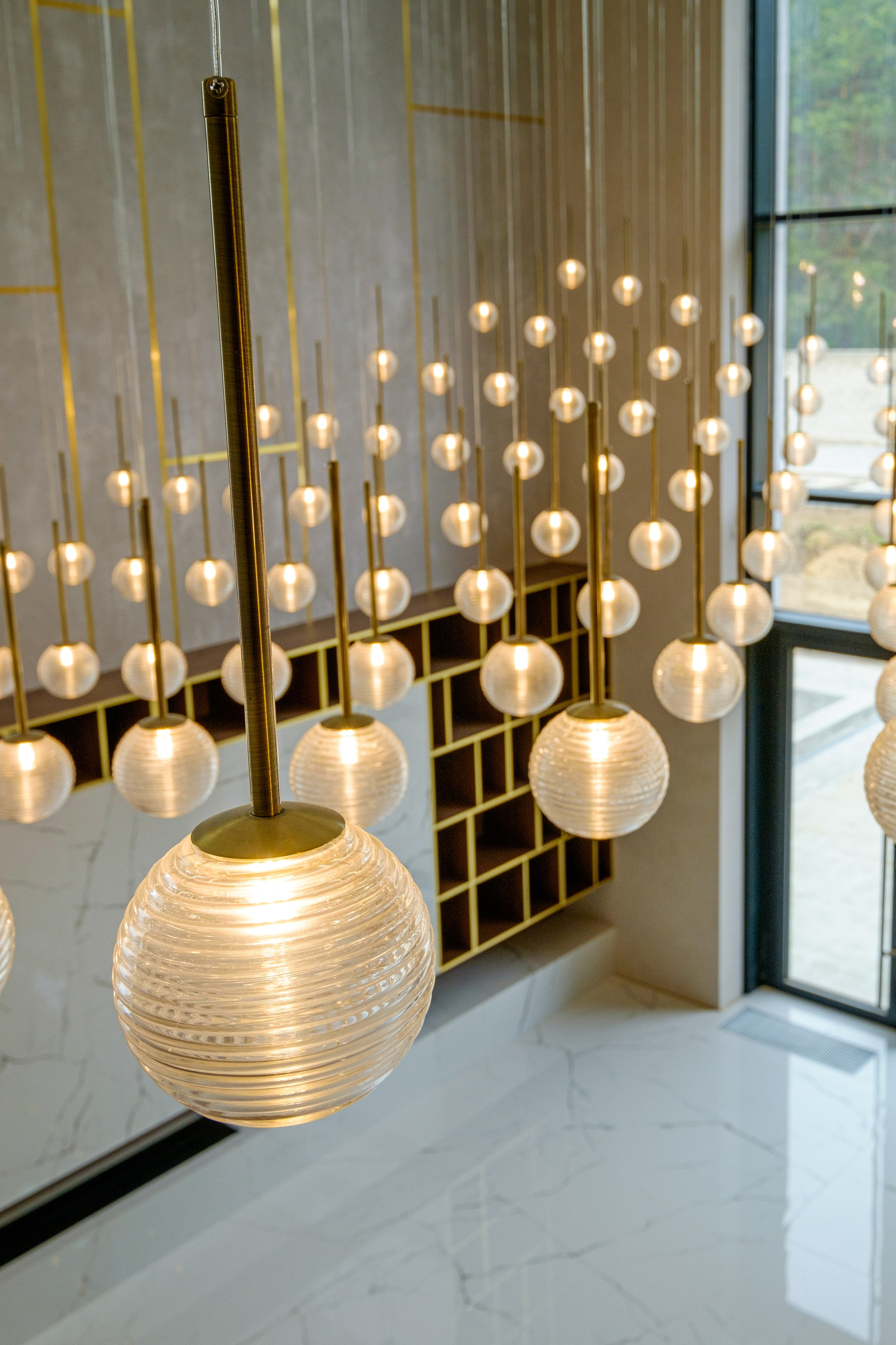 современные подвесные светильники большой площади