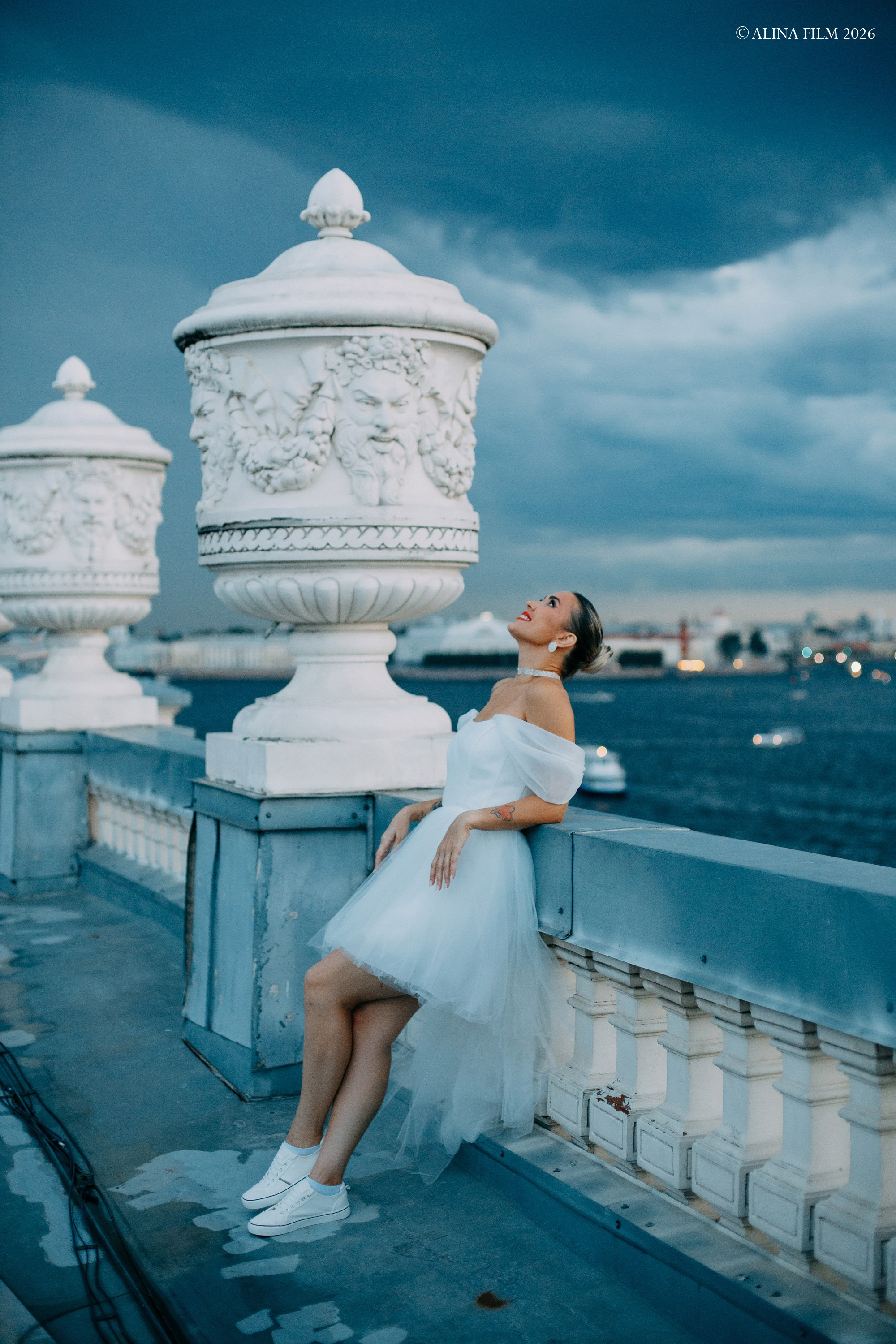 Свадьба в Питере. Поцелуев мост. Крыши. Нева. Фотограф в Санкт-Петербурге Alina Film