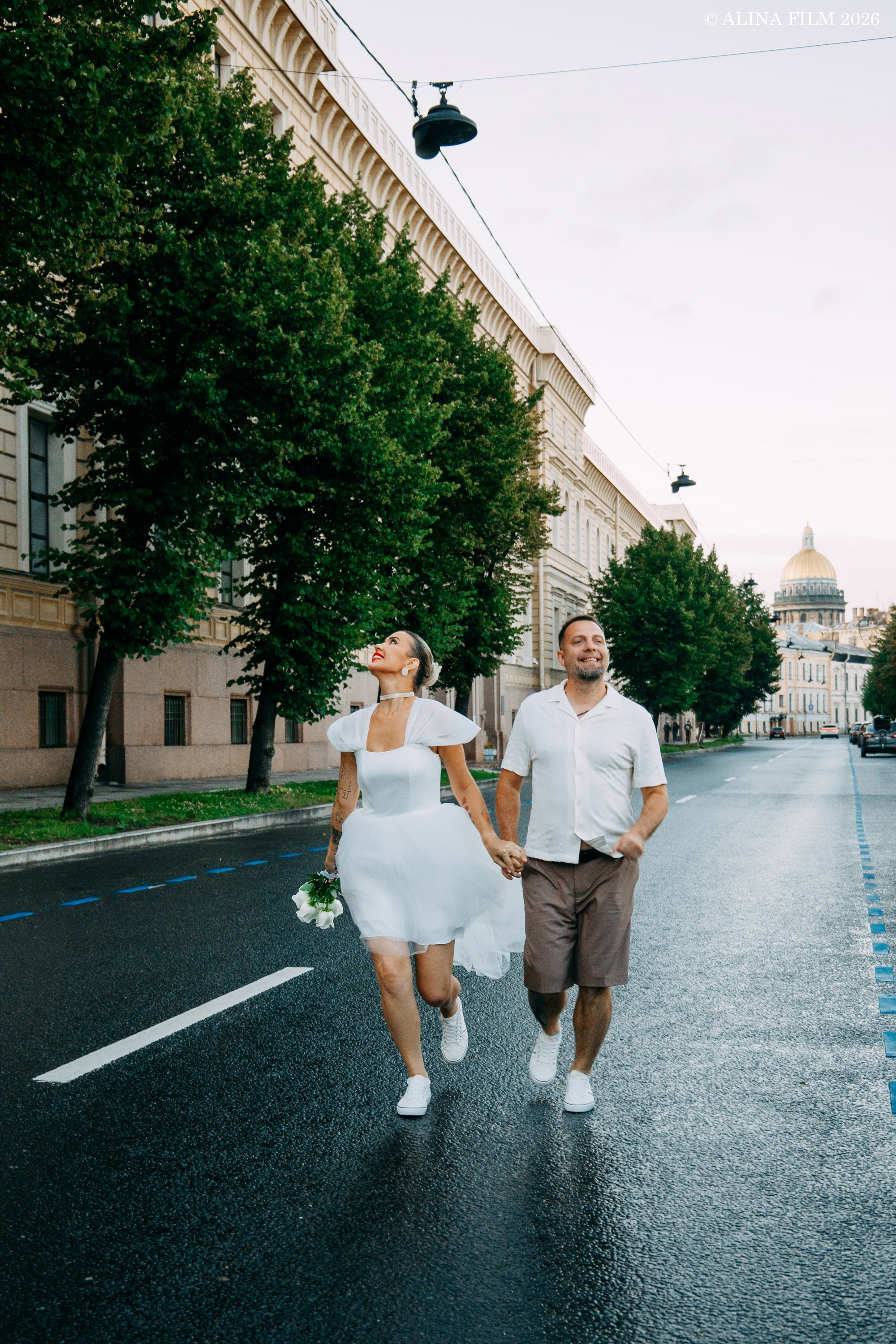 Свадьба в Питере. Поцелуев мост. Крыши. Нева. Фотограф в Санкт-Петербурге Alina Film