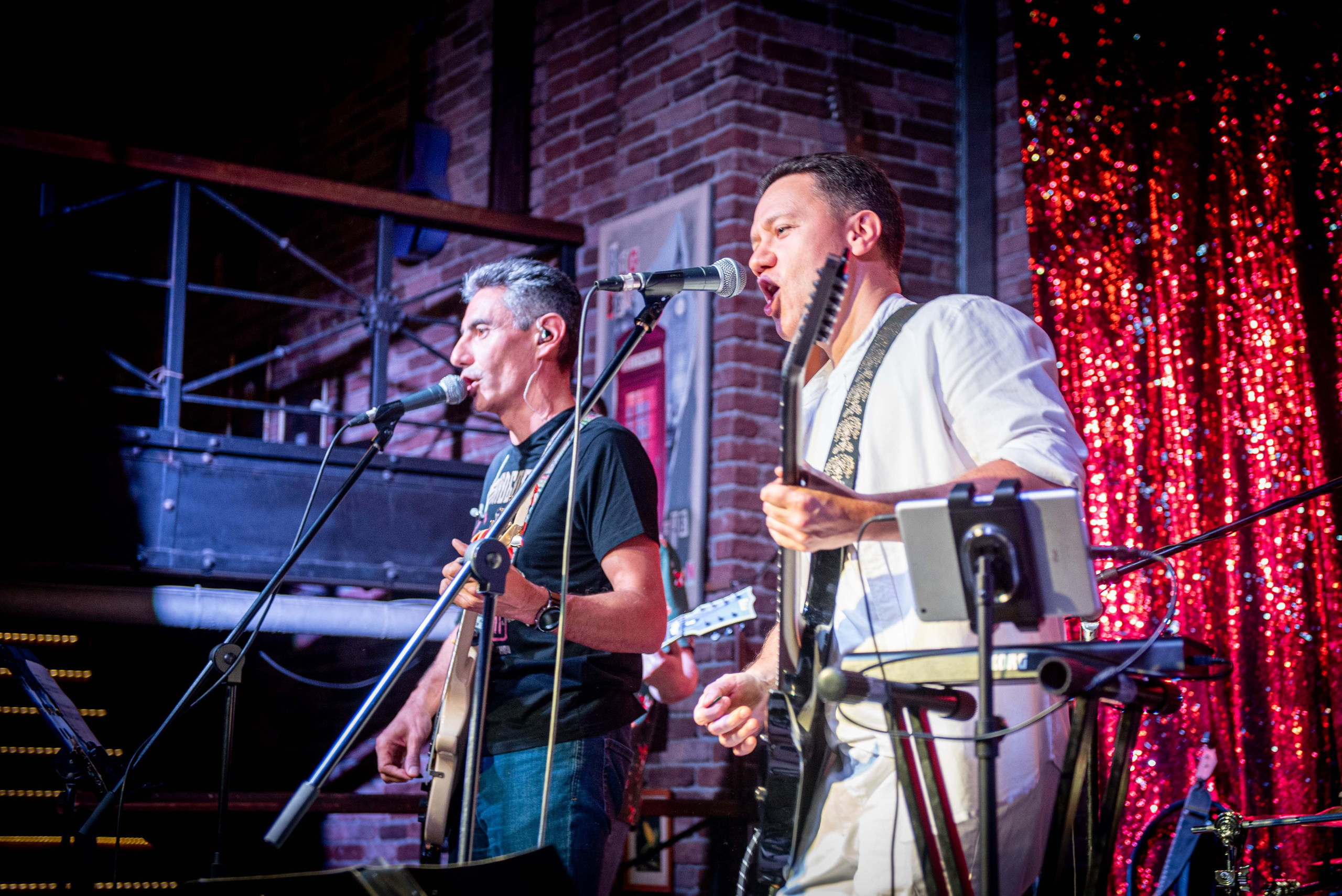 LifePub 16.12.2024. Московская кавер-группа BankBand