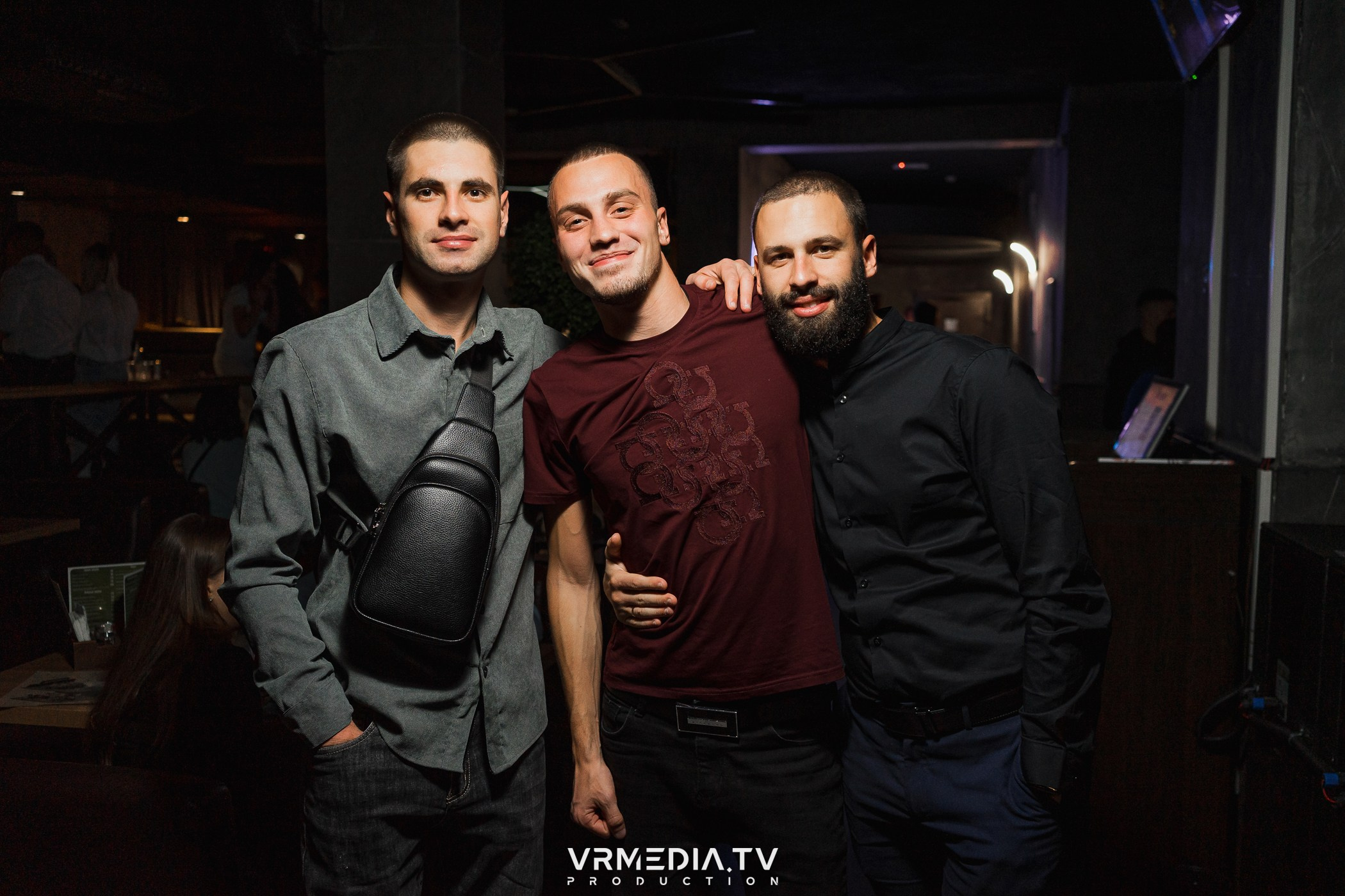 Бумажный дом в баре «Друзья»