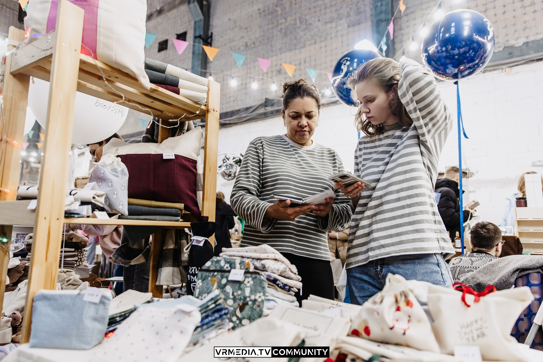 Традиционный рождественский базар и Garage Sale