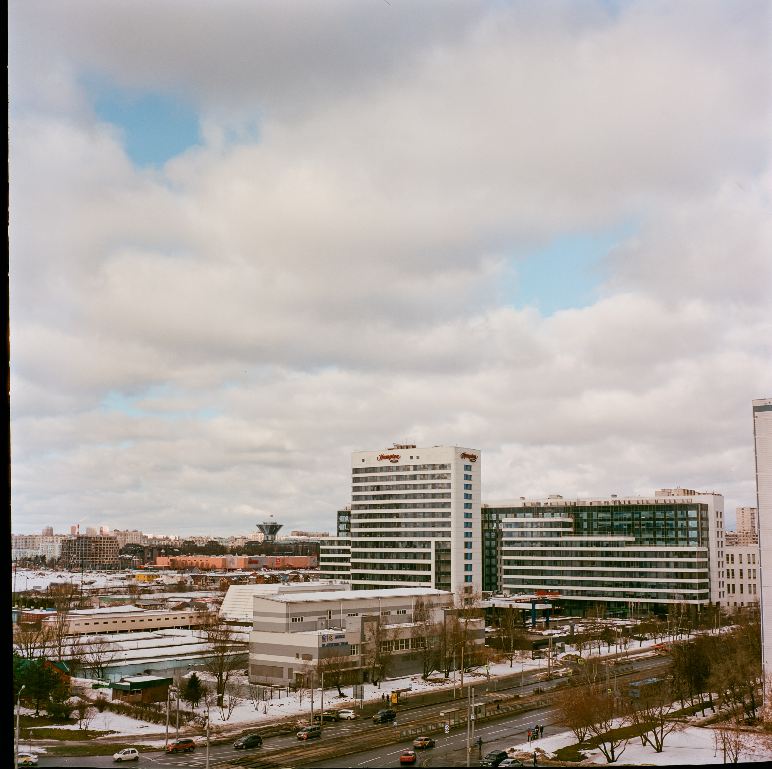 Yashica Mat-124 / Kodak Aerocolor IV