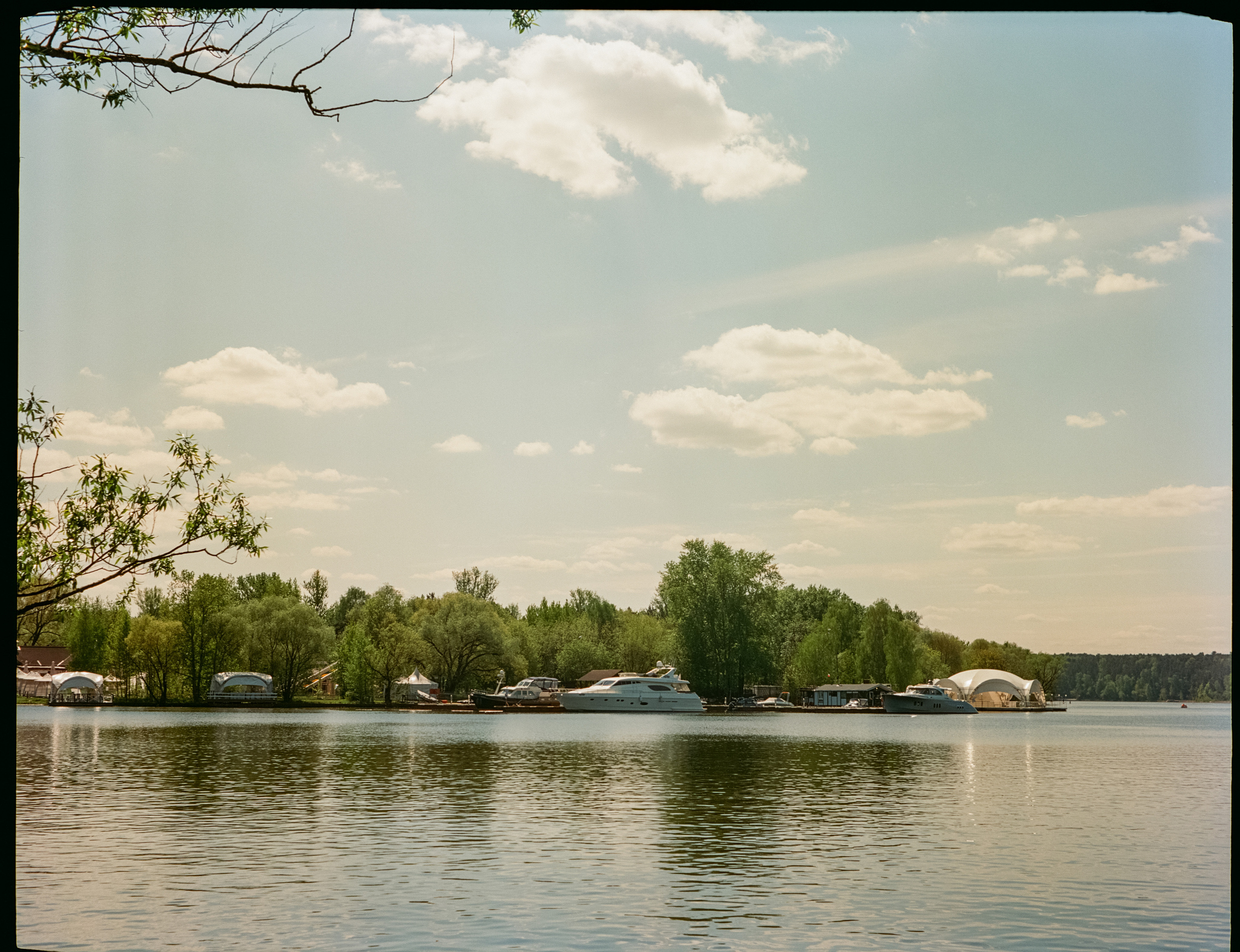 Kodak Aerocolor IV / Voightlander Bessa 46