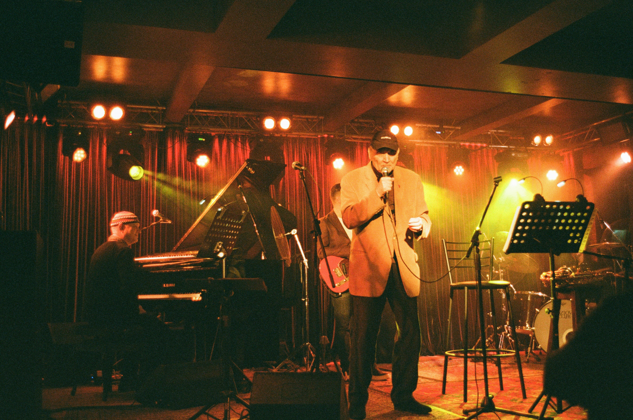 Contax G1 — Carl Zeiss Planar T 35 mm f2.0 (Kodak Ultramax 400)