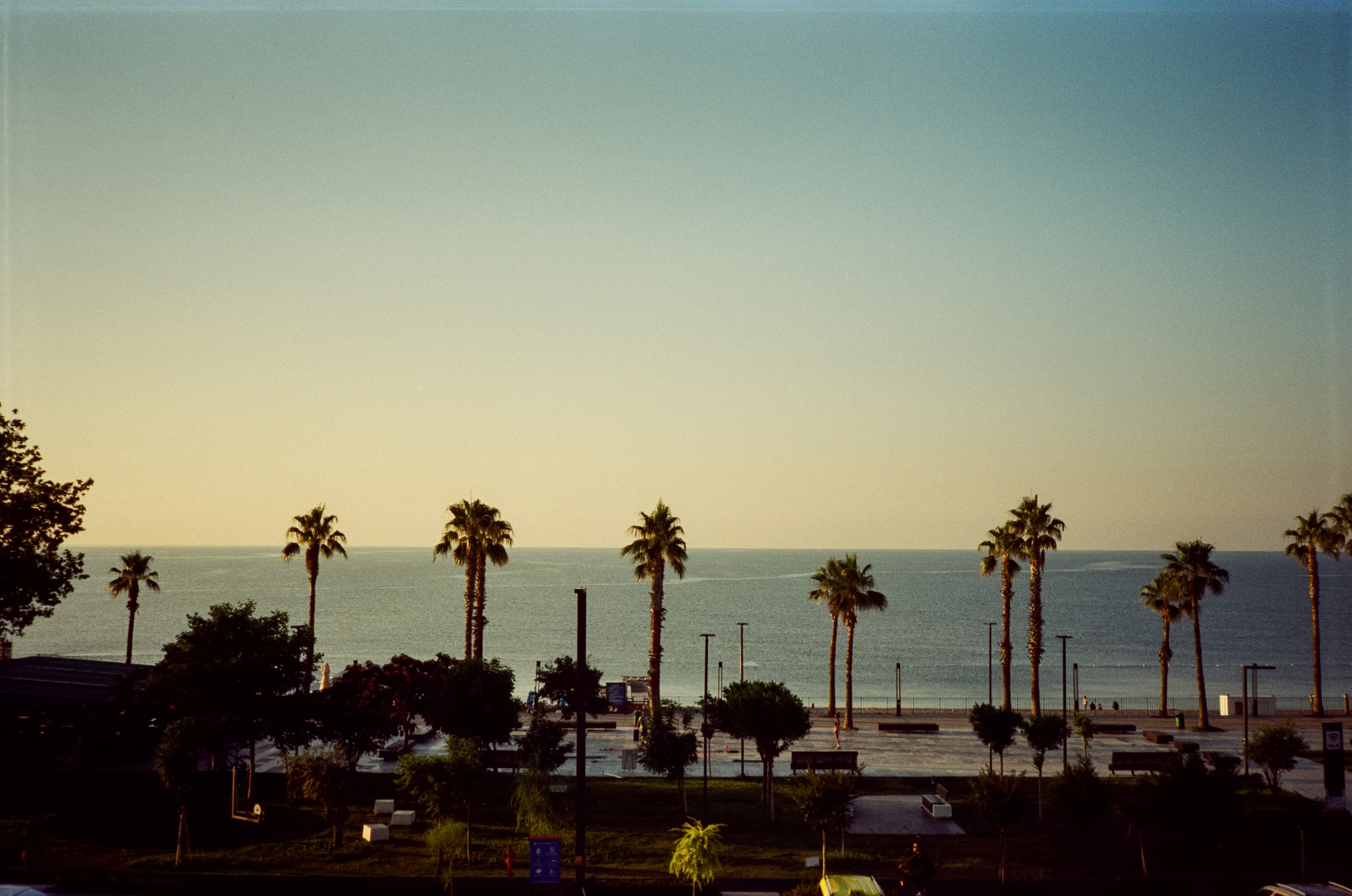 Пляж Коньялты, Анталья, набережная