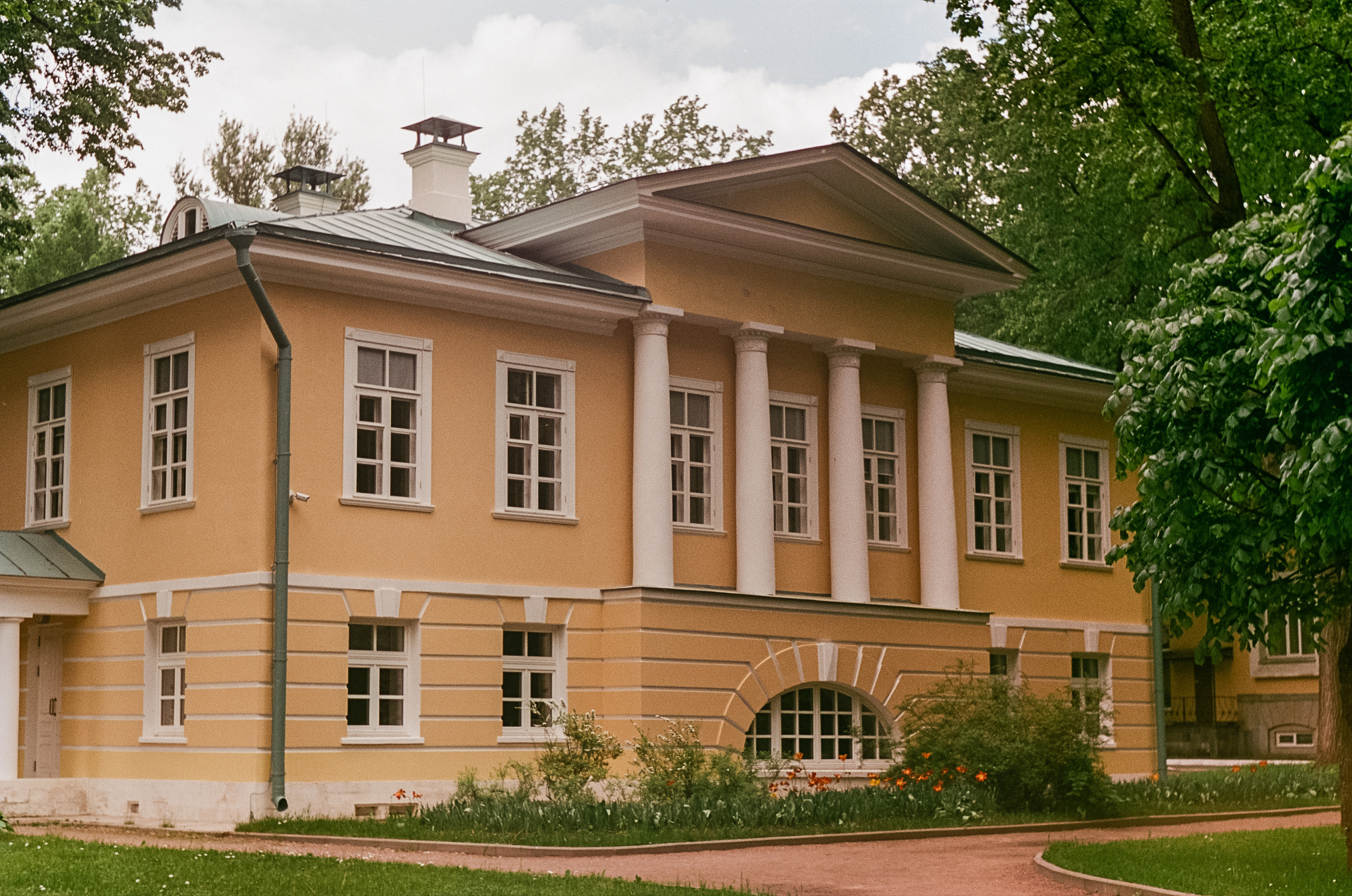 Edixa Reflex-D | Carl Zeiss Jena Biotar 58 mm f2.0 | SFA A-color 125