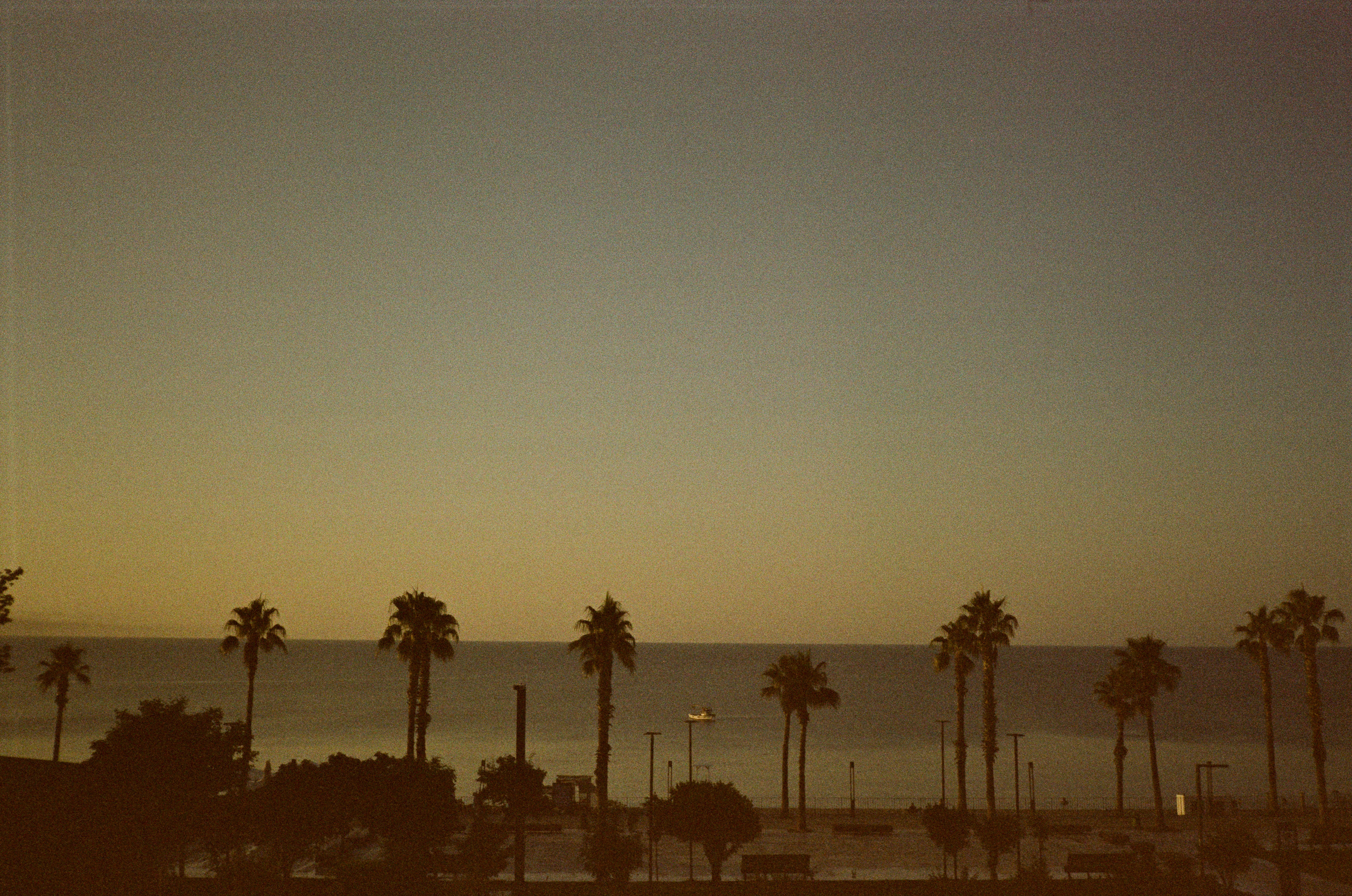 Набережная Антальи на просроченную пленку Kodak Gold 200