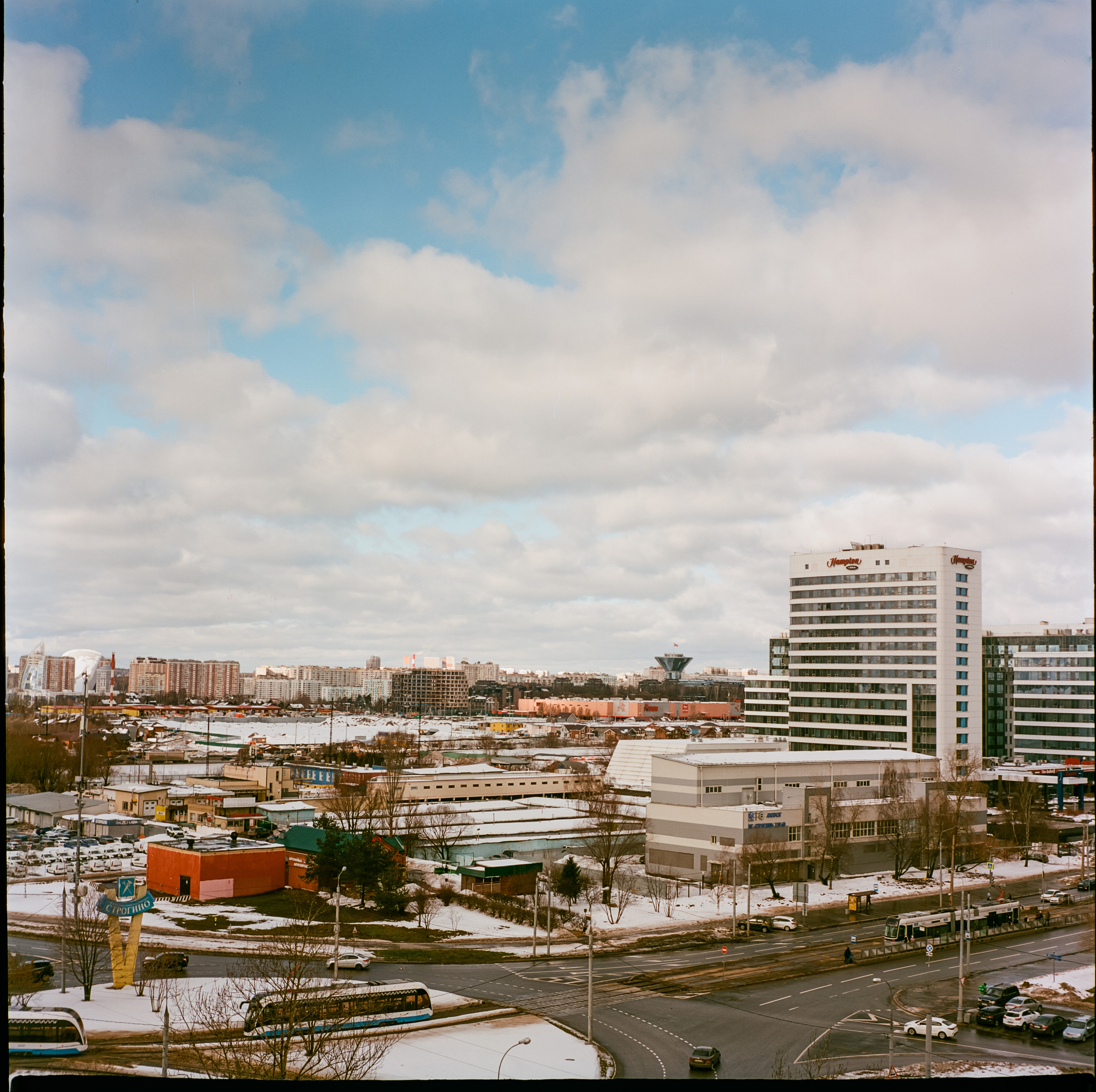 Yashica Mat-124 / Kodak Aerocolor IV